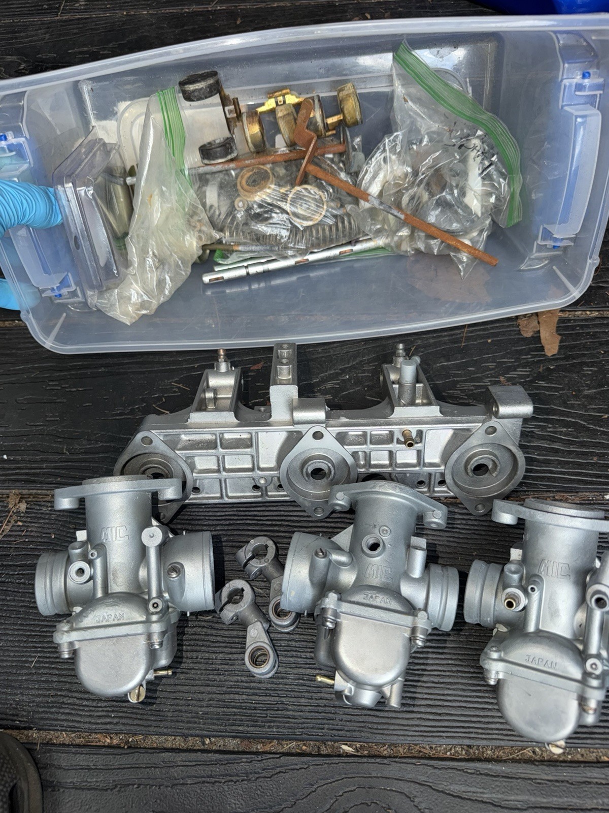 1974 Suzuki GT380 Carburetors 3x Vapour Blasted, Cleaned, Mount, Slides 1974 Suzuki GT380 Carburetors 3x Vapour Blasted, Cleaned, Mount, Slides