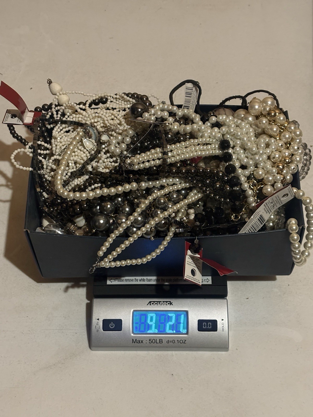Large Mixed Costume Jewelry Lot Necklaces Bracelets Beads Pearls Craft Supplies
