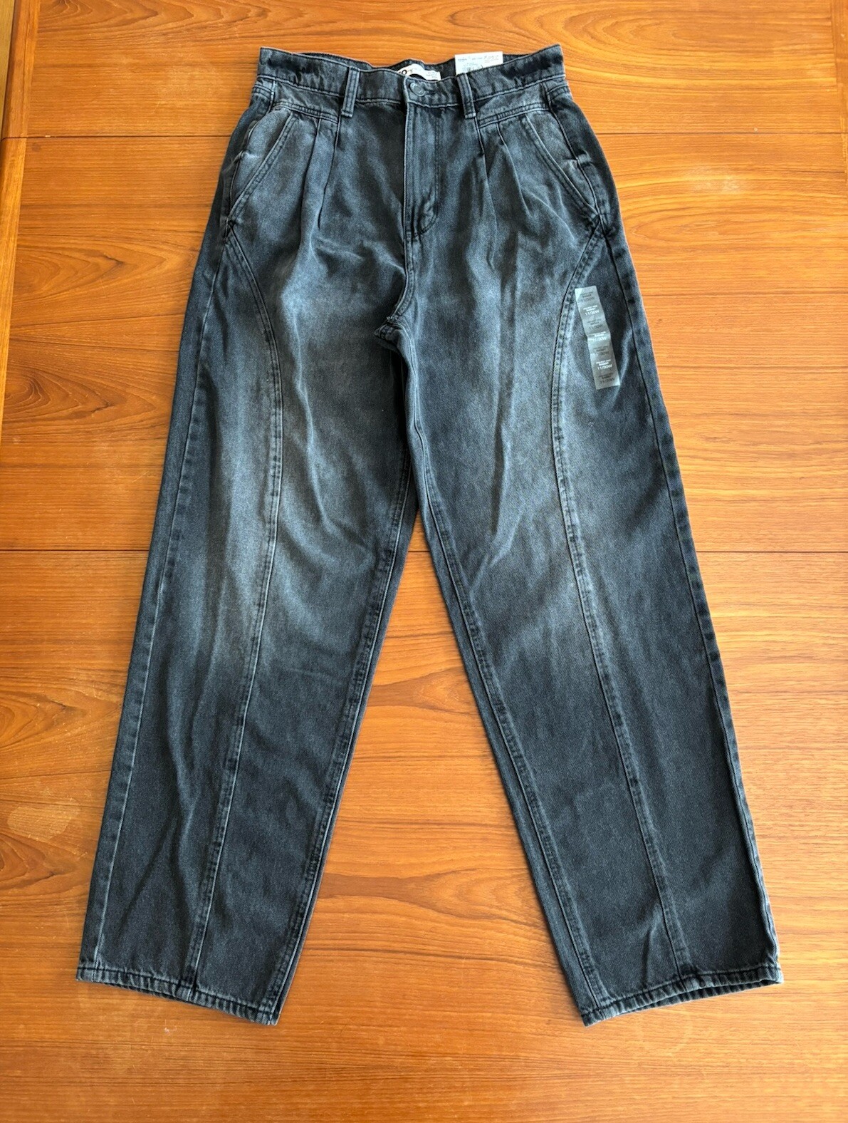 Kohl’s Women’s High Rise Baggy Pleated Denim Size 30 Waist Black Wash Grunge NWT Kohl’s Women’s High Rise Baggy Pleated Denim Size 30 Waist Black Wash Grunge NWT