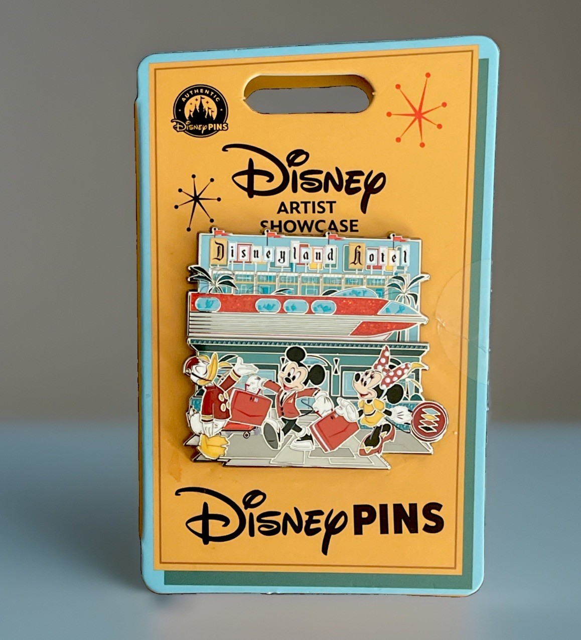 Disney Artist Showcase Disneyland Hotel Pin-Donald Mickey and Minnie NEW CARDED Disney Artist Showcase Disneyland Hotel Pin-Donald Mickey and Minnie NEW CARDED