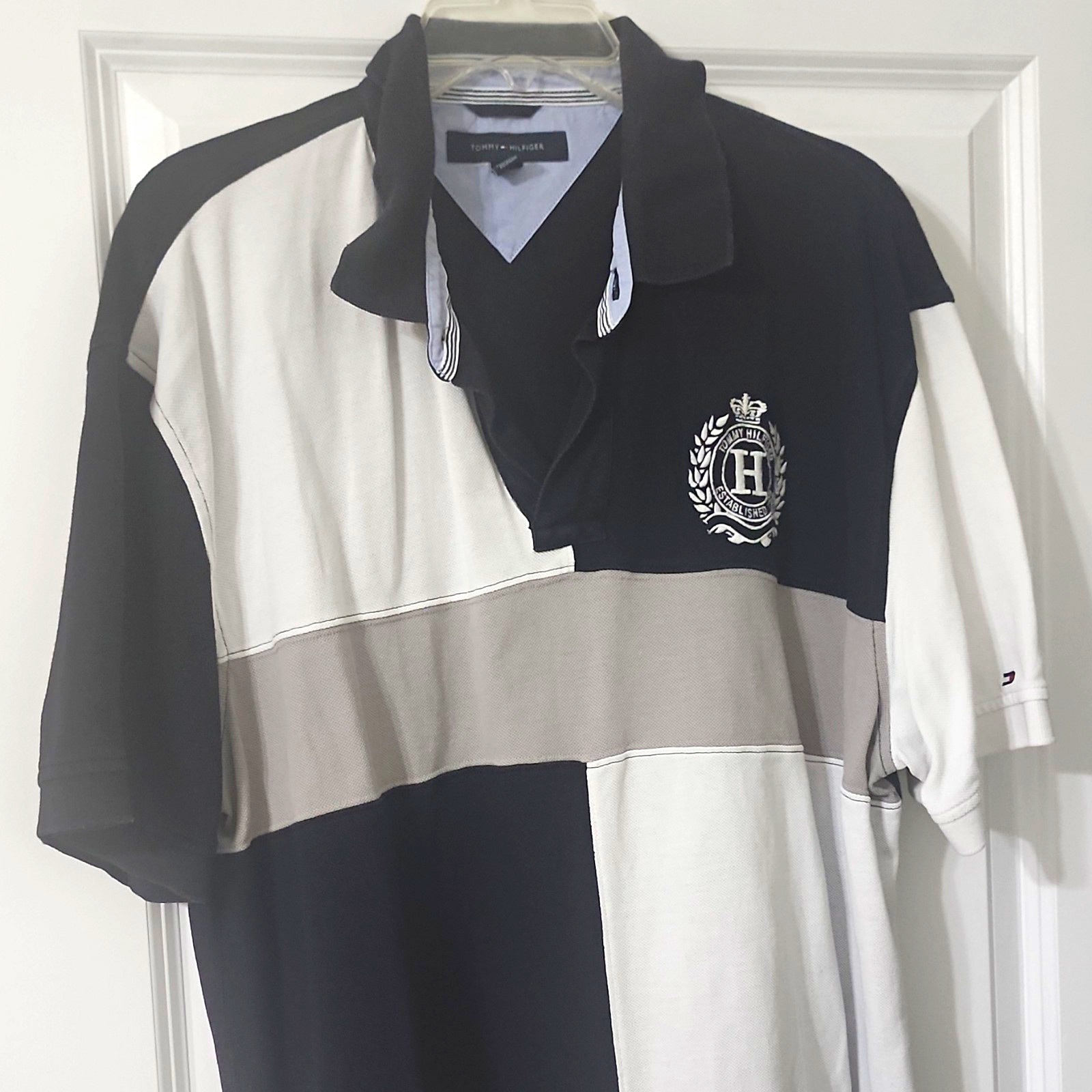 TOMMY HILFIGER Men\'s XL Cotton Colorblock Polo Shirt Embroidered Logo TOMMY HILFIGER Men\'s XL Cotton Colorblock Polo Shirt Embroidered Logo