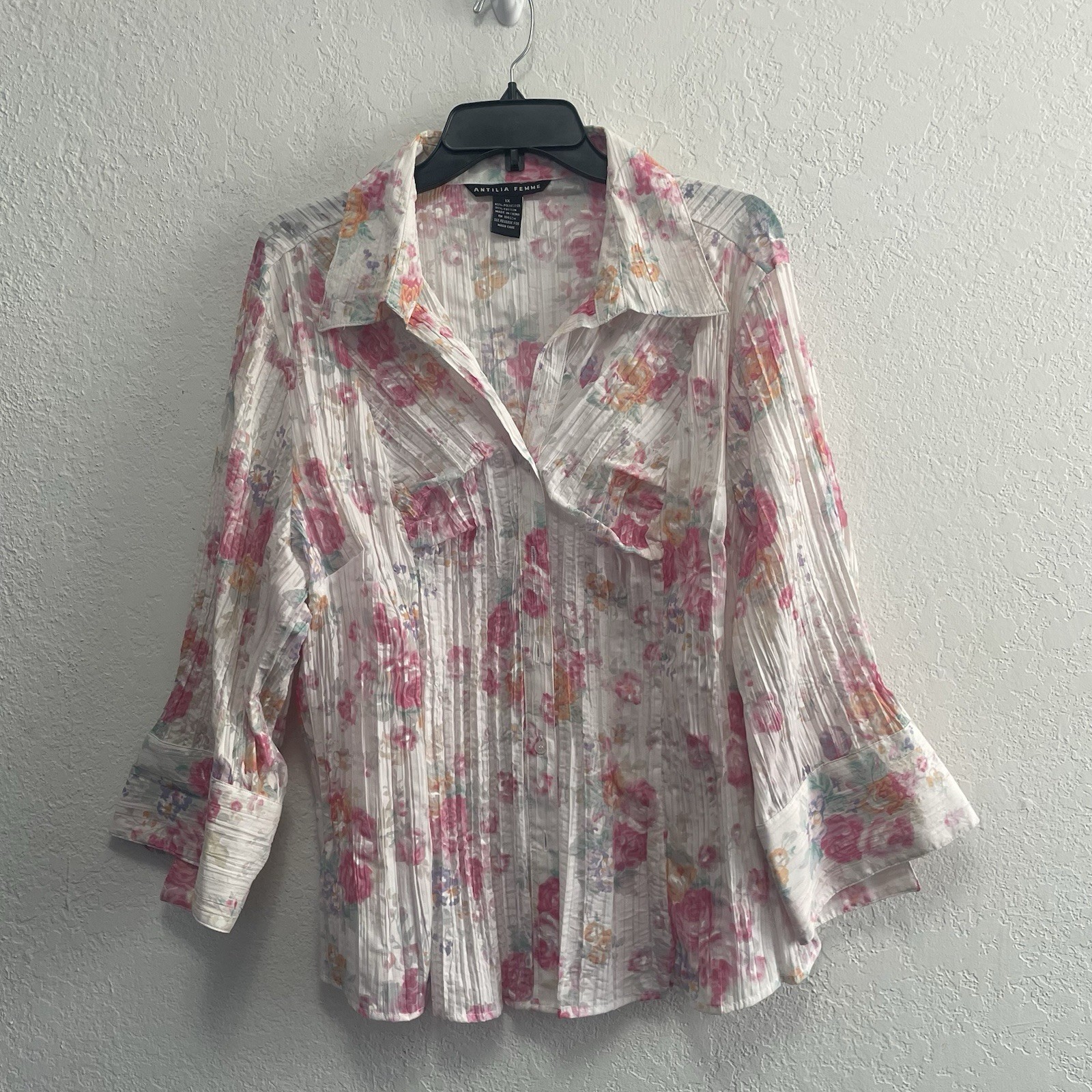 Antilia Femme Size 1X white and pink floral sheer pleated blouse Antilia Femme Size 1X white and pink floral sheer pleated blouse