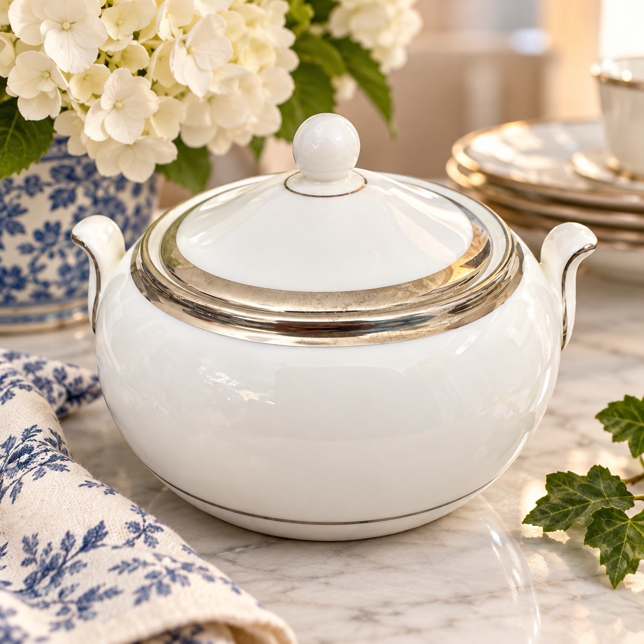 Wedgewood Carlyn Bone China Sugar Bowl With Lid Platinum Banded Discontinued