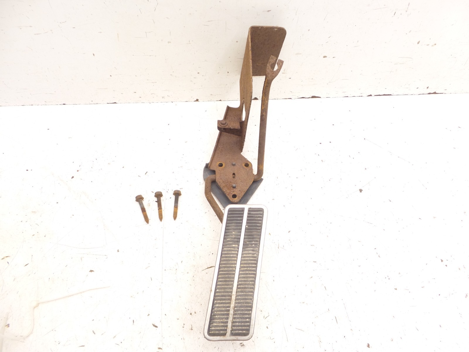 70-81 Firebird Trans Am Camaro Gas Fuel Pedal Bracket Mount Original GM