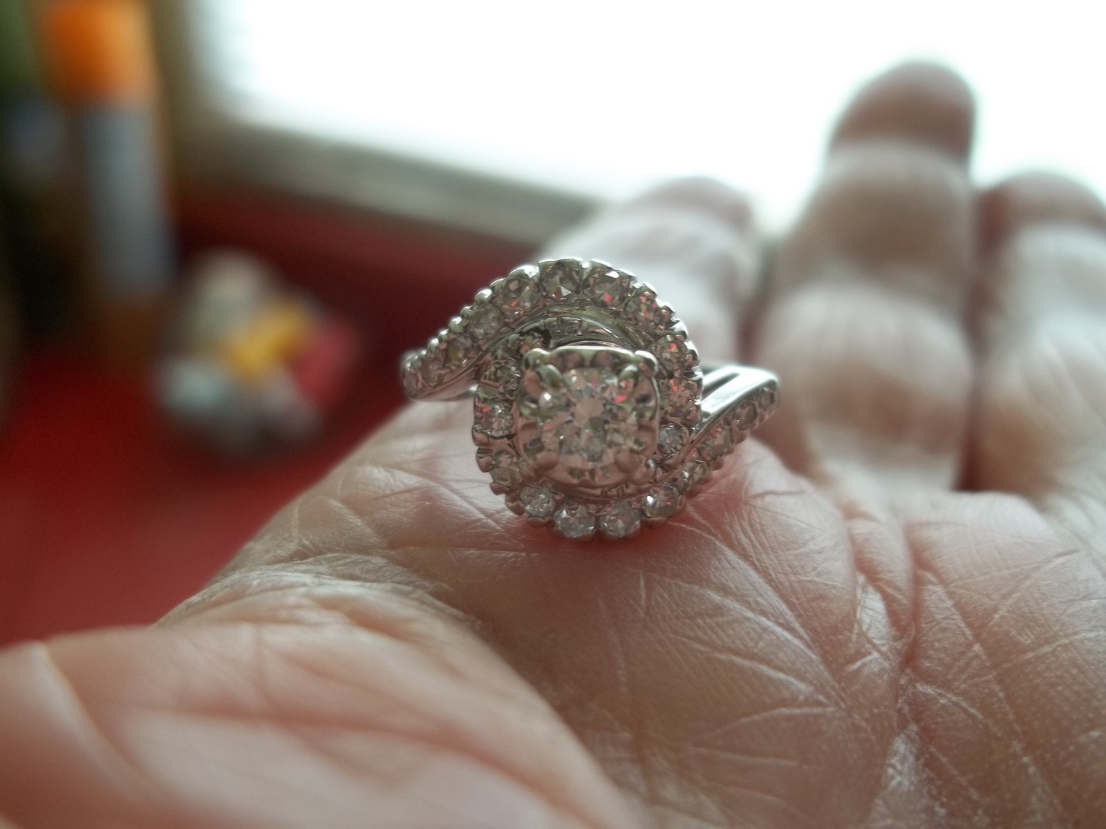 LOVEBRIGHT 14k WHITE GOLD DIAMOND CLUSTER RING  Sz 5