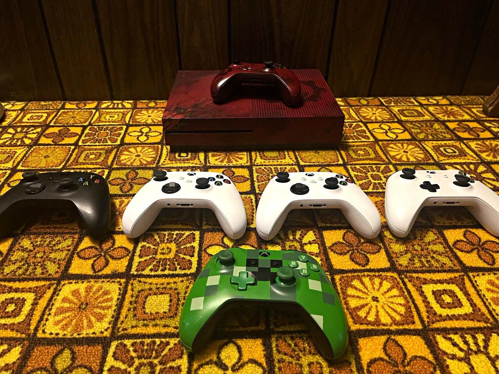 Huge Xbox Lot Gear Of War Microsoft Xbox Consle Limited Edition 2TB /Controllers Huge Xbox Lot Gear Of War Microsoft Xbox Consle Limited Edition 2TB /Controllers