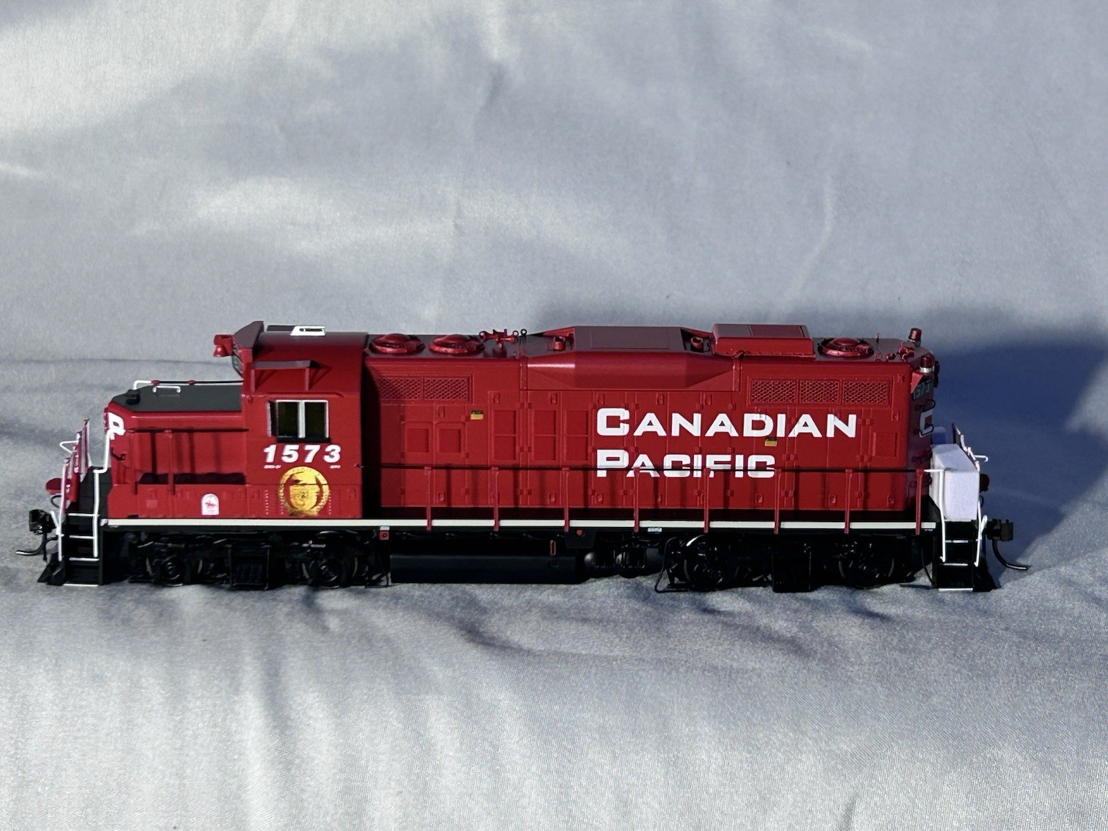 Cool Rapido CP Rail GP-9u Loco #1573 HO DCC/Sound/Beacon Lights/Unint. Power Cool Rapido CP Rail GP-9u Loco #1573 HO DCC/Sound/Beacon Lights/Unint. Power