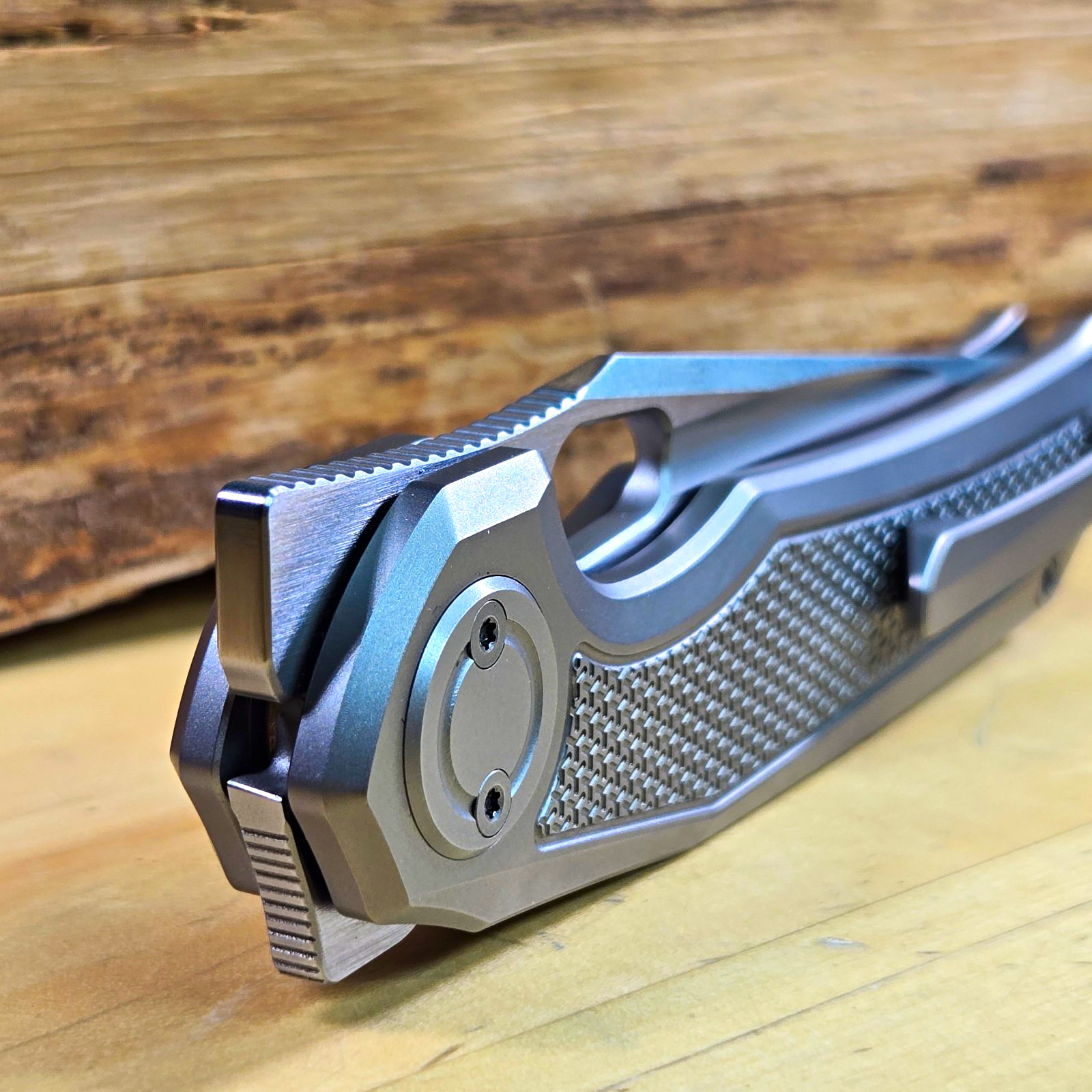 Vosteed Thunderbird V M390 Titanium Gray Vanchor Lock NEW 125 of 250 Signed Vosteed Thunderbird V M390 Titanium Gray Vanchor Lock NEW 125 of 250 Signed