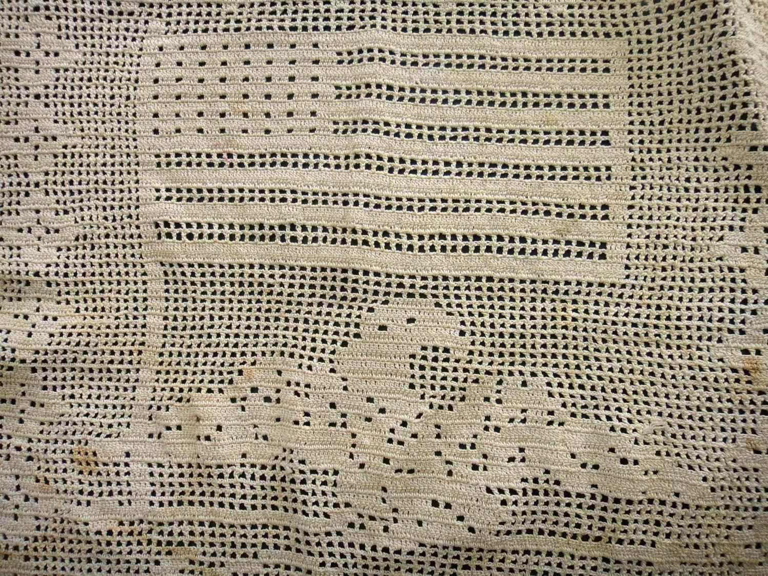 antique HAND CROCHET AMERICANA EAGLE FLAG ecru DOILEY DRESSER TABLE SCARF