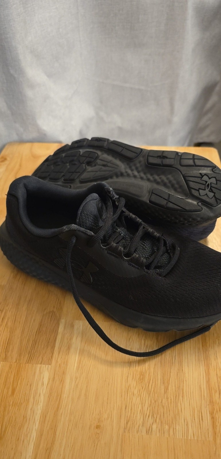 Under Armour women Black Running Sneakers US 8.5 Under Armour women Black Running Sneakers US 8.5