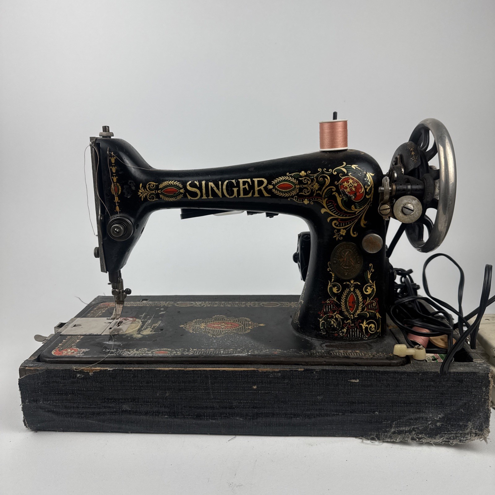 Singer Model 66 1921 Red Eye Sewing Machine W/ Case/Pedal - Tested Needs Repairs Singer Model 66 1921 Red Eye Sewing Machine W/ Case/Pedal - Tested Needs Repairs