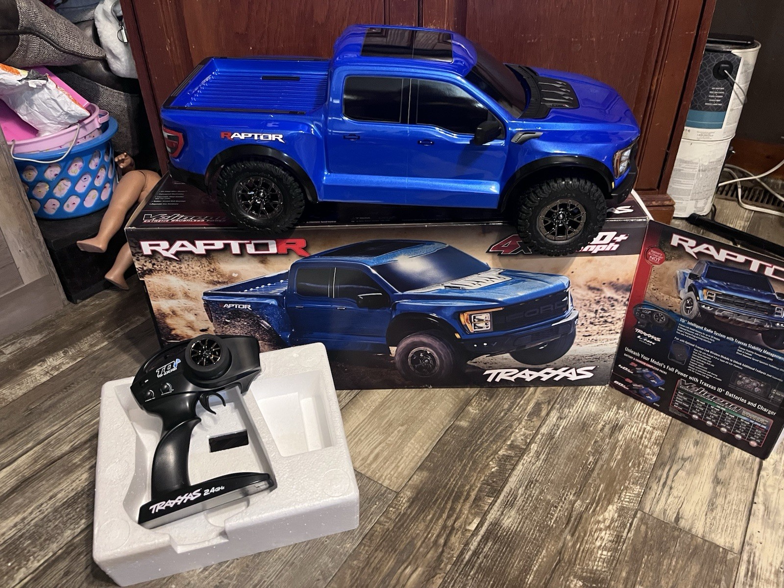 Traxxas Ford Raptor R 4X4 Extreme Brushless With Lots Of Extra Parts See Pict Traxxas Ford Raptor R 4X4 Extreme Brushless With Lots Of Extra Parts See Pict