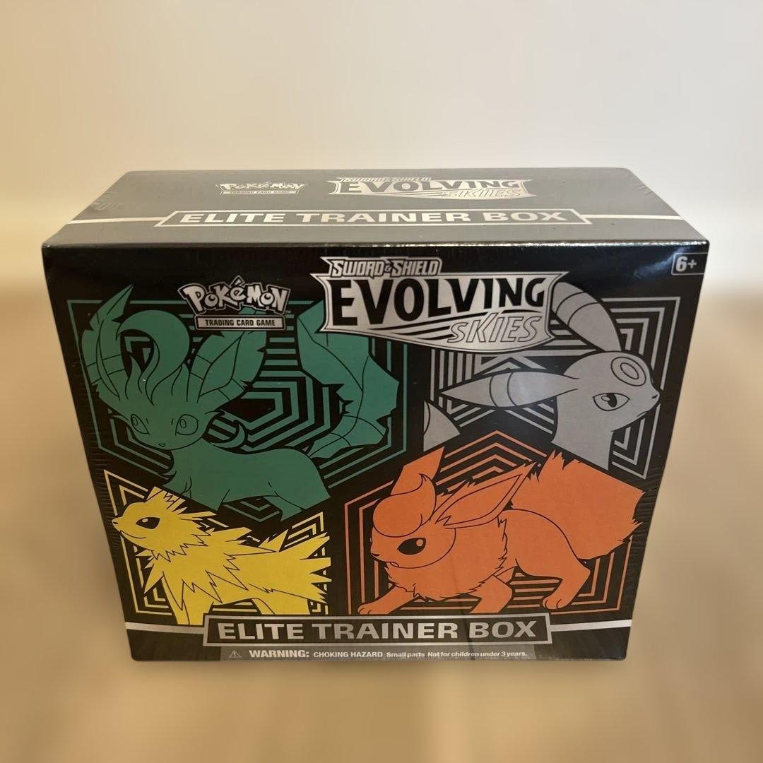 Pokémon TCG Sword & Shield: Evolving Skies Elite Trainer Box (ETB) – Collector\'s