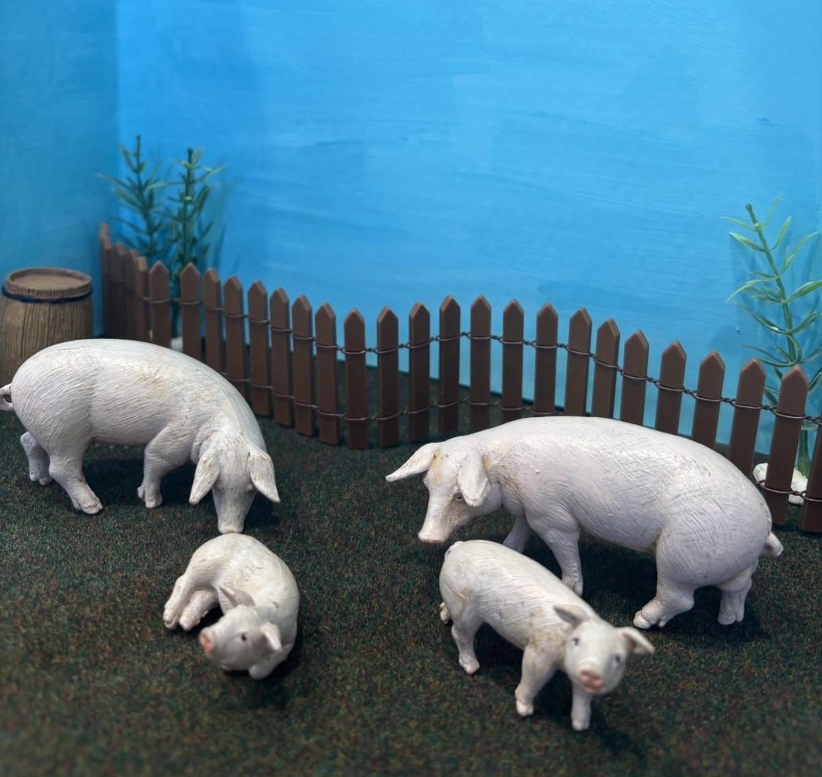 FONTANINI PIG COMPLETE FAMILY  SET OF 4- NATIVITY ITALY 5 INCH NEW