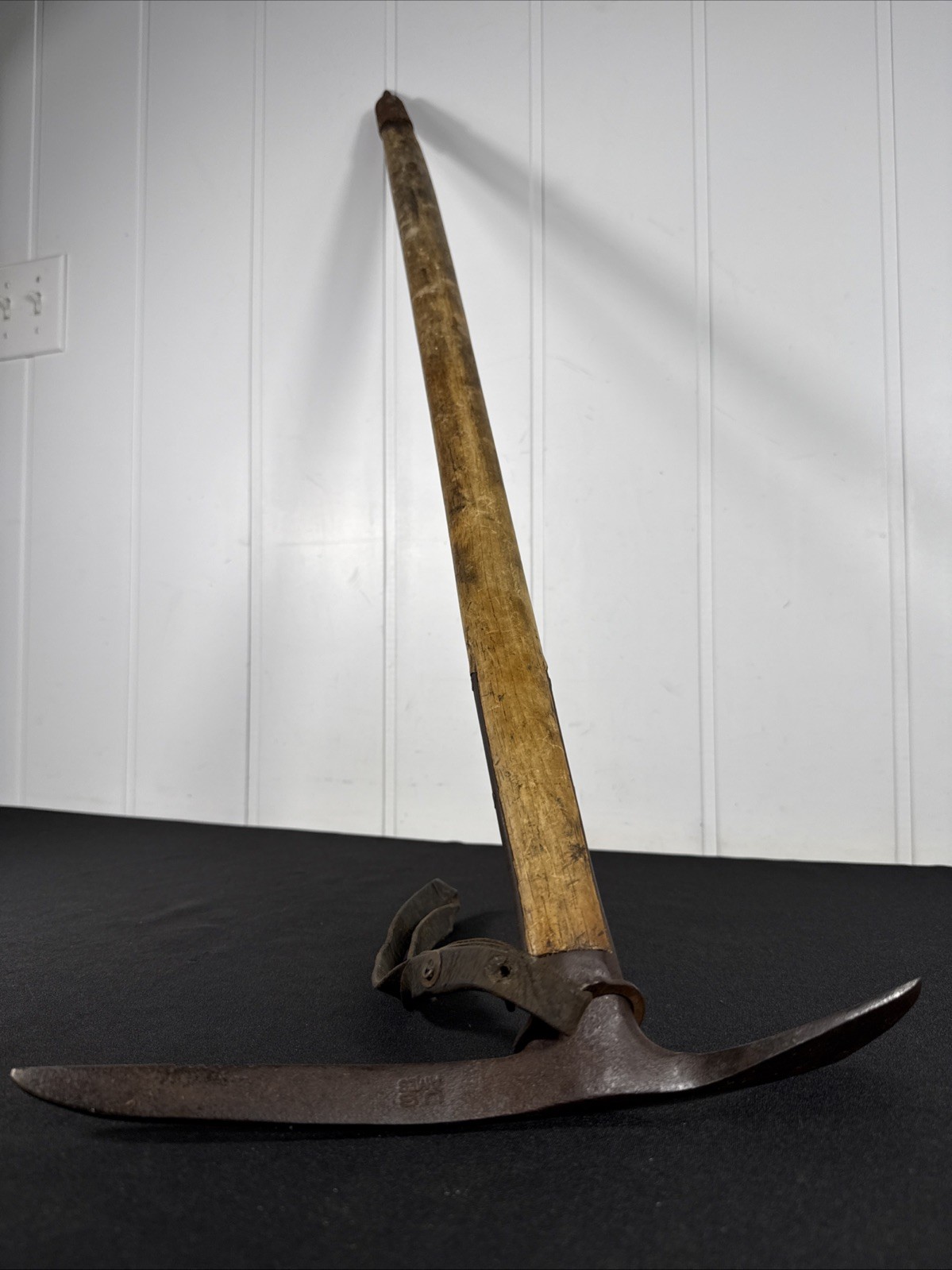 AMES Ice Axe US ARMY WWII 10th Mountain Division AMES Ice Axe US ARMY WWII 10th Mountain Division