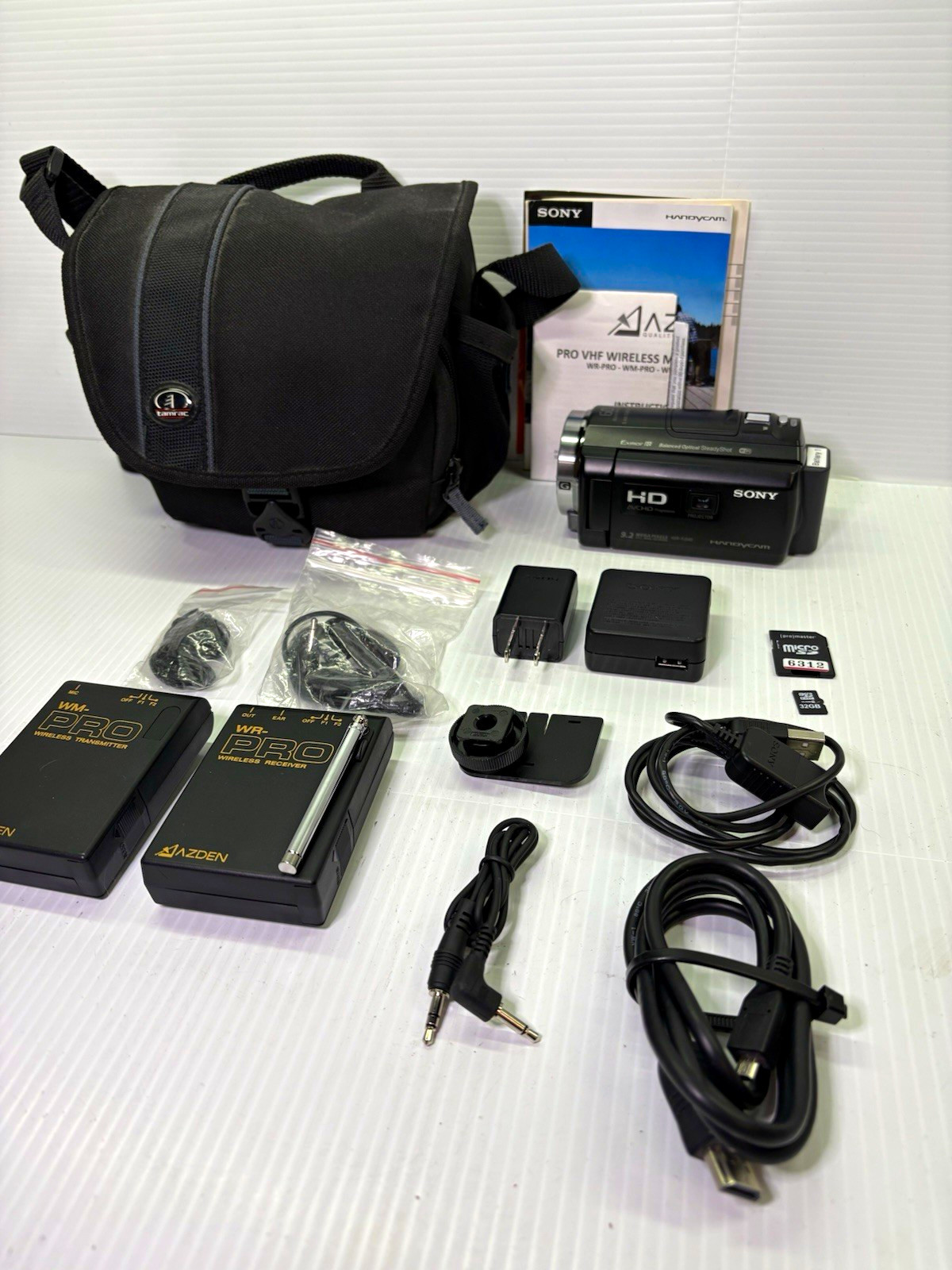 Sony Handycam HDR-PJ540 HD 30x/60x Wi-Fi Projector HDMI USB Bundle