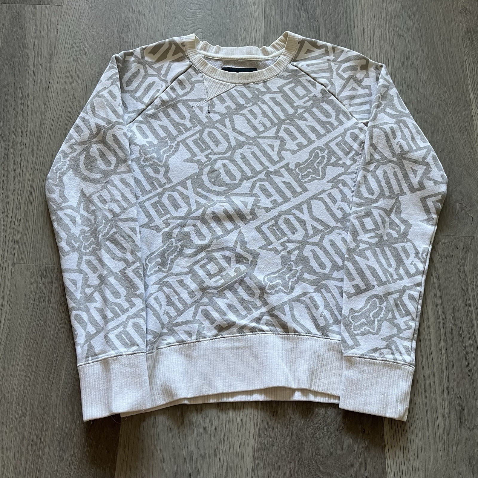 Vintage 2000s Y2K Fox Racing White And Grey Sweatshirt Size M Womens Skate Vintage 2000s Y2K Fox Racing White And Grey Sweatshirt Size M Womens Skate