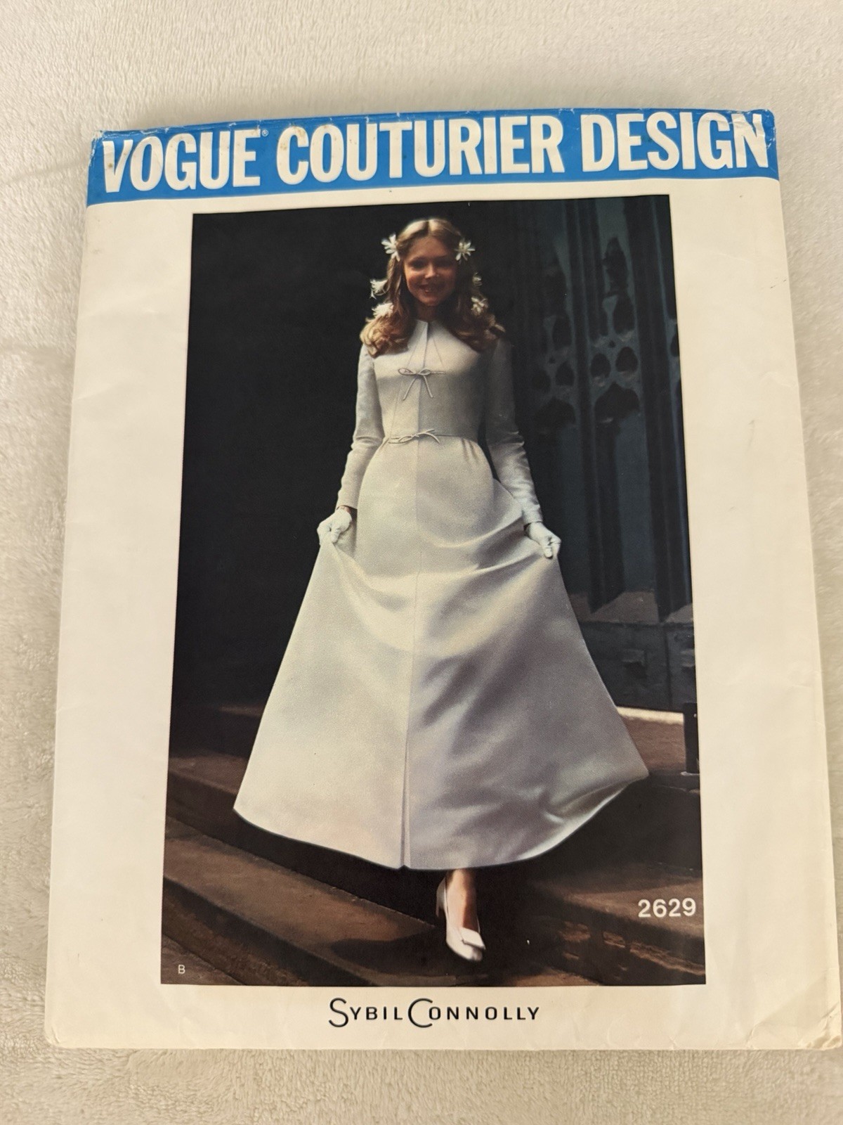 VINTAGE VOGUE COUTURIER DESIGN SYBIL CONNOLLY #2629 Uncut COMPLETE Size 10 VINTAGE VOGUE COUTURIER DESIGN SYBIL CONNOLLY #2629 Uncut COMPLETE Size 10