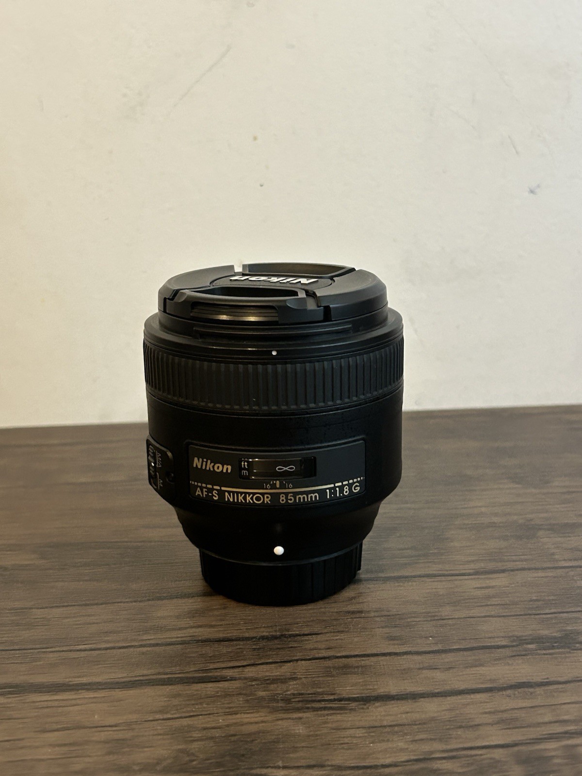 Nikon Nikkor AF-S 85mm f/1.8G In Excellent Condition Barely Used Nikon Nikkor AF-S 85mm f/1.8G In Excellent Condition Barely Used