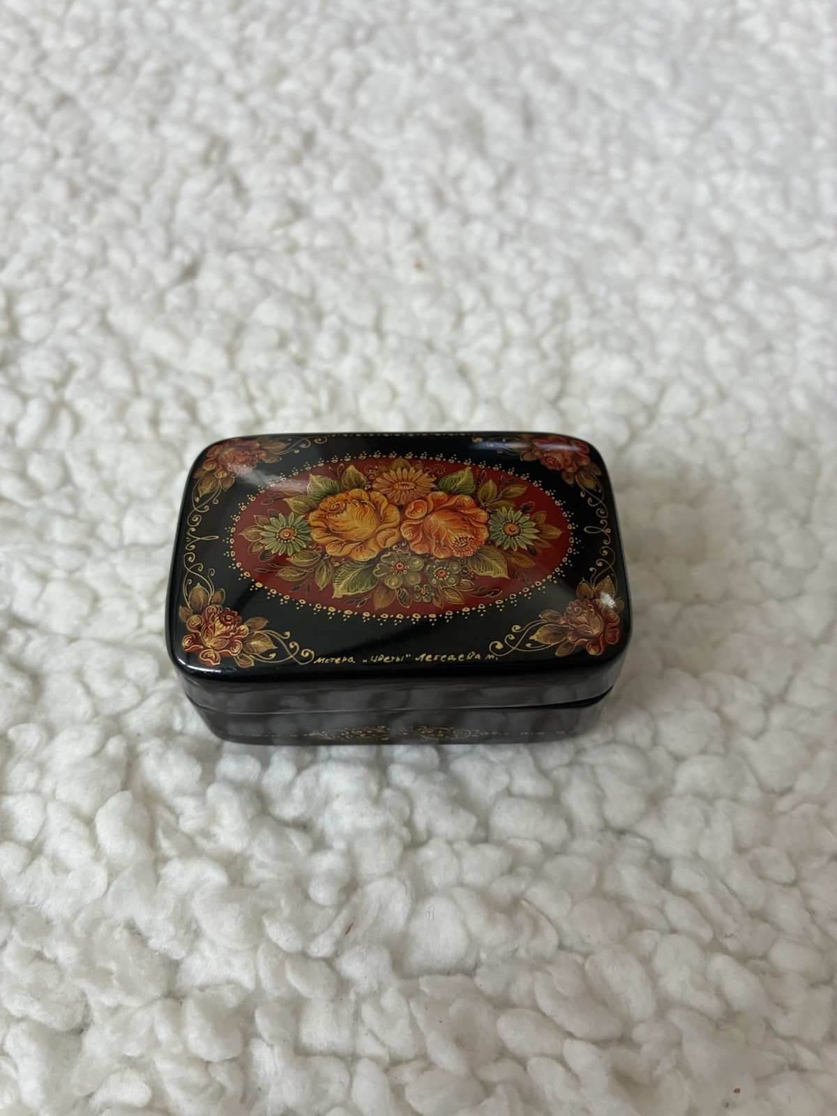 🌸 BEAUTIFUL VINTAGE RUSSIAN HAND-PAINTED LACQUER TRINKET BOX — FLORAL MOTIF