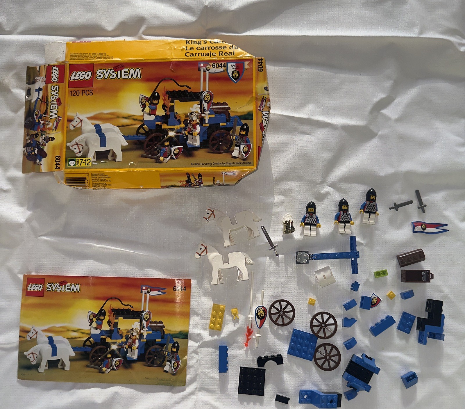 LEGO King\'s Carriage 6044 w/Instructions and Damaged Box (Incomplete ) LEGO King\'s Carriage 6044 w/Instructions and Damaged Box (Incomplete )