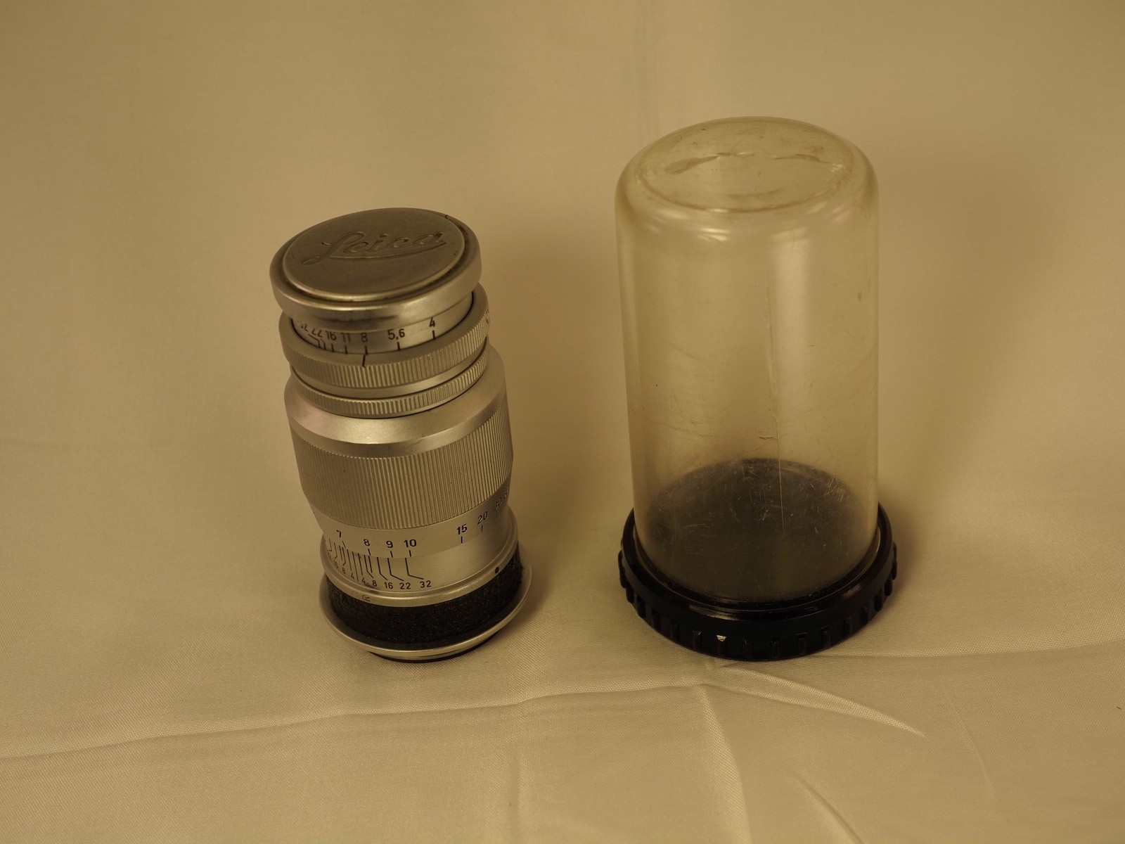 90mm f/4 Leica screw mount lens w/ caps & case 90mm f/4 Leica screw mount lens w/ caps & case
