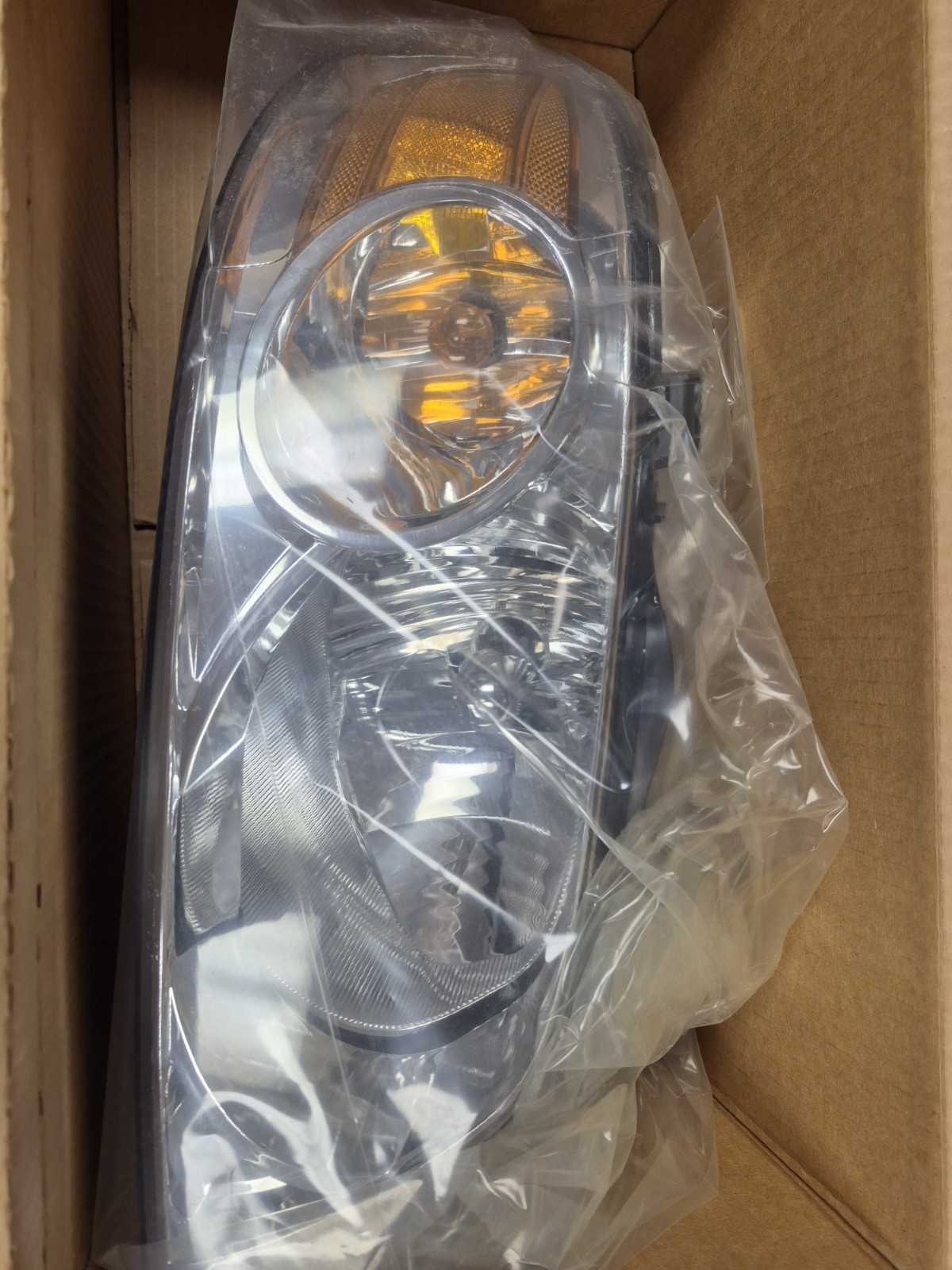 04-06 Nissan Sentra Right Passenger Headlight Assembly OEM Genuine | 260106Z525 04-06 Nissan Sentra Right Passenger Headlight Assembly OEM Genuine | 260106Z525
