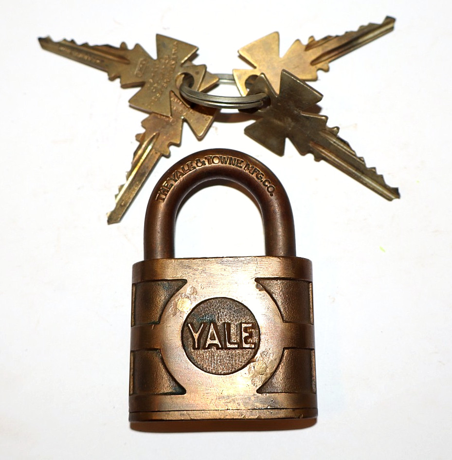 Vintage YALE & TOWNE Brass Padlock Lock w/4 Working Keys, 2-1/8