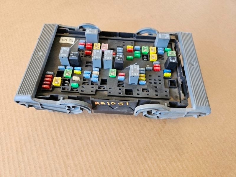 2007-2009 Chevy Silverado 2500 3500 Engine Fuse Box 6.6L Duramax Diesel Warranty