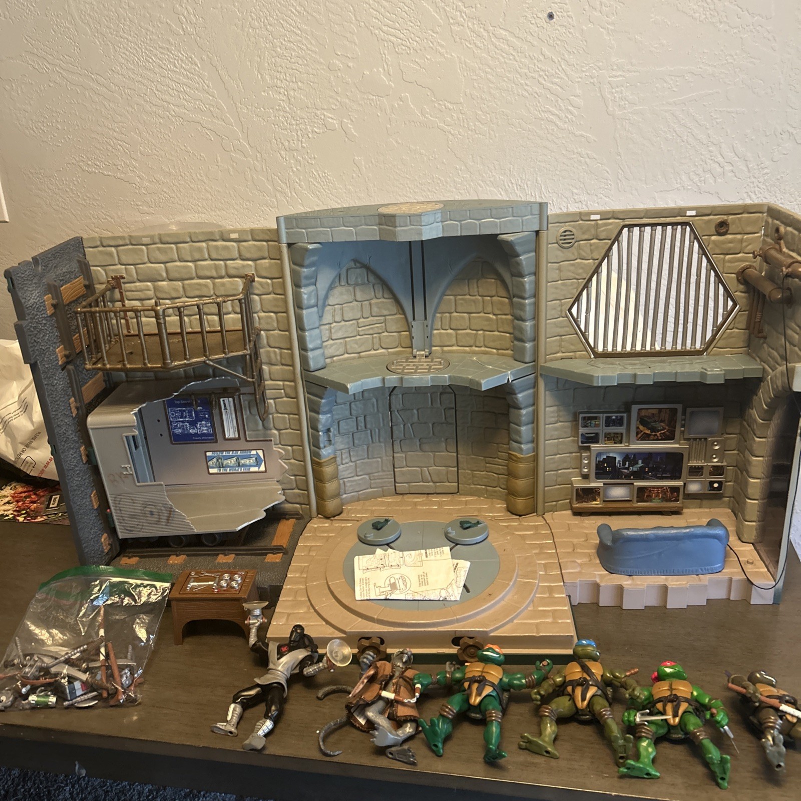 2003 TMNT SEWER LAIR Playset Vintage  w/ Splinter & 4 TMNT& Foot Clan