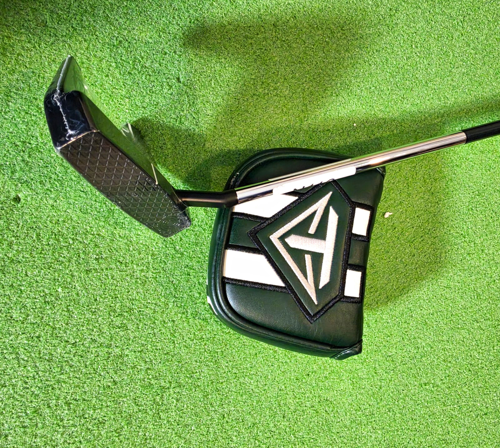 BRAND NEW Odyssey Toulon Design Las Vegas H4.5 Putter 35” RH Stroke Headcover