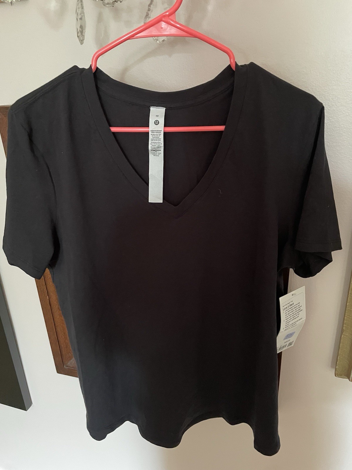 Lululemon Love V-Neck T-Shirt Womens 10 Black Short Sleeve  New NWT $48
