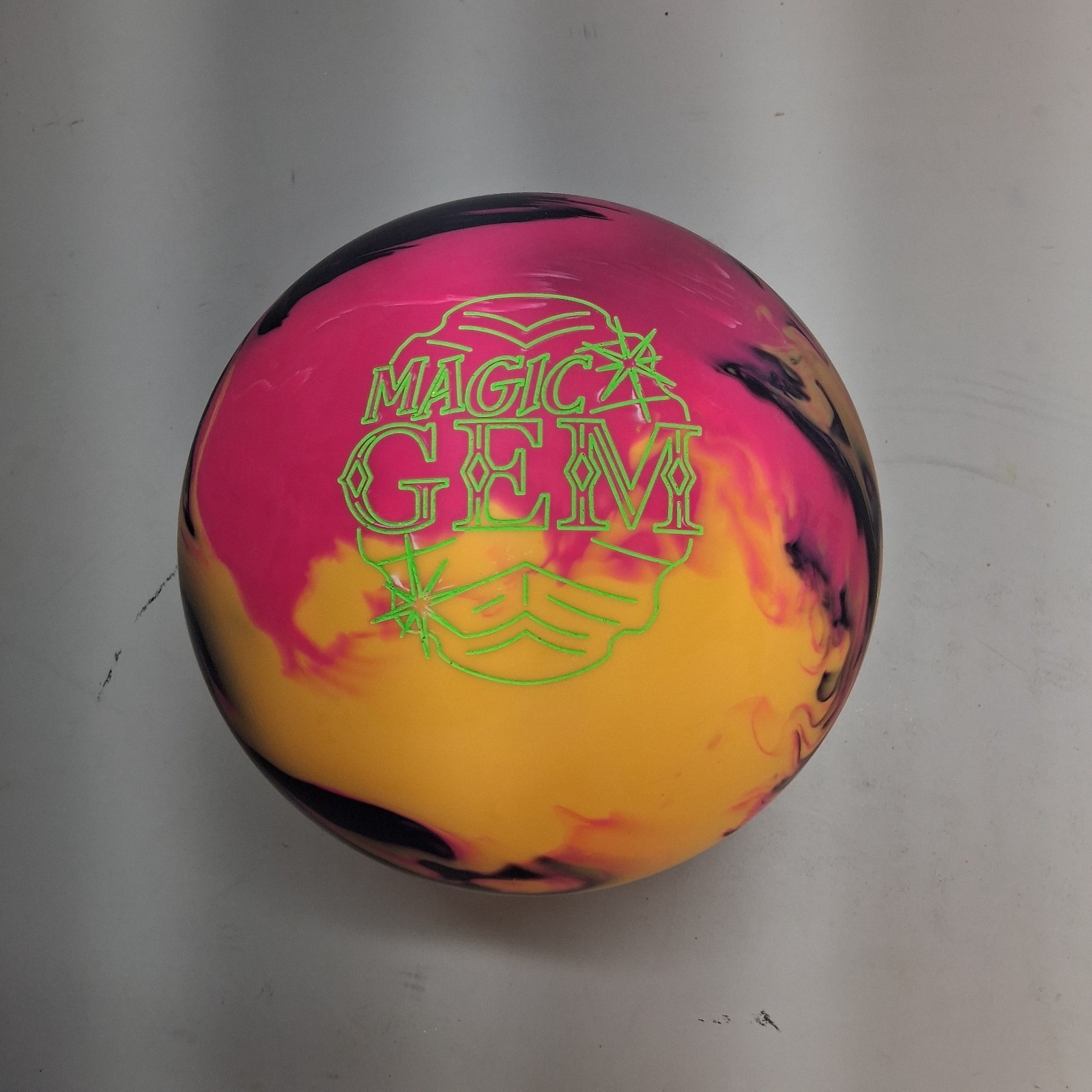 Roto Grip Magic Gem  1ST QUALITY   bowling  ball  15   LB.   NEW IN BOX  #045