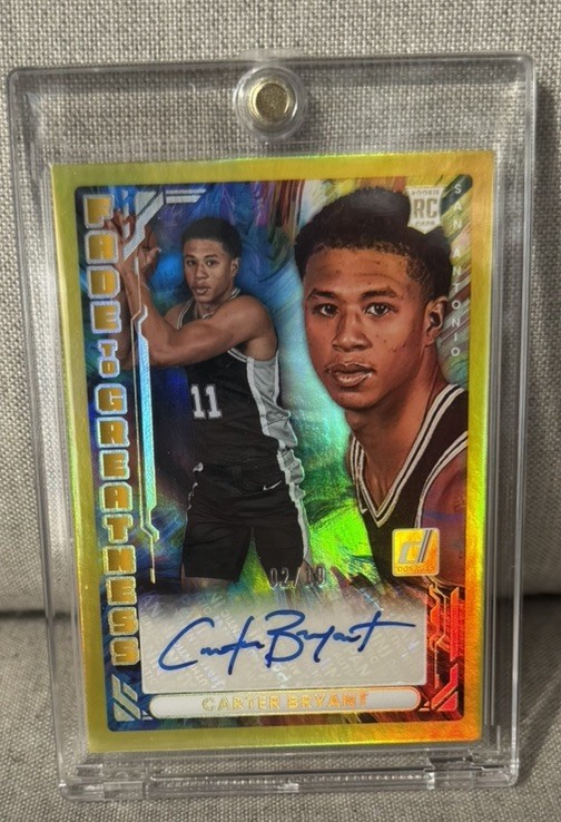 2025-26 Donruss Carter Bryant \'Fade To Greatness\' Auto Gold /10 Rookie Card 