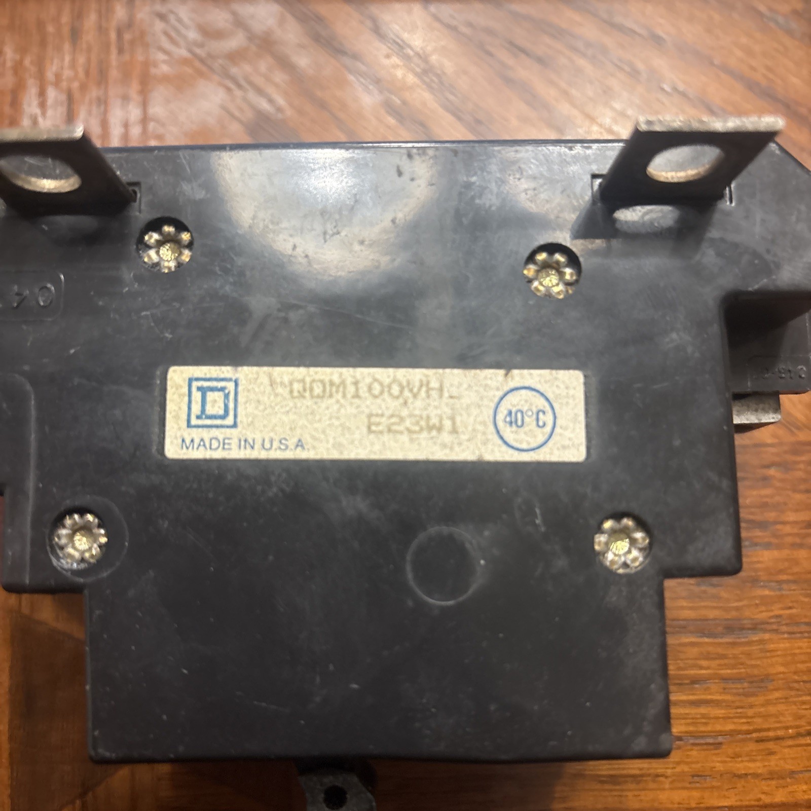 SquareD QO 100A 22k AIR QOM1 Frame Size Main Breaker QO/Homeline 125/100Amp Load SquareD QO 100A 22k AIR QOM1 Frame Size Main Breaker QO/Homeline 125/100Amp Load