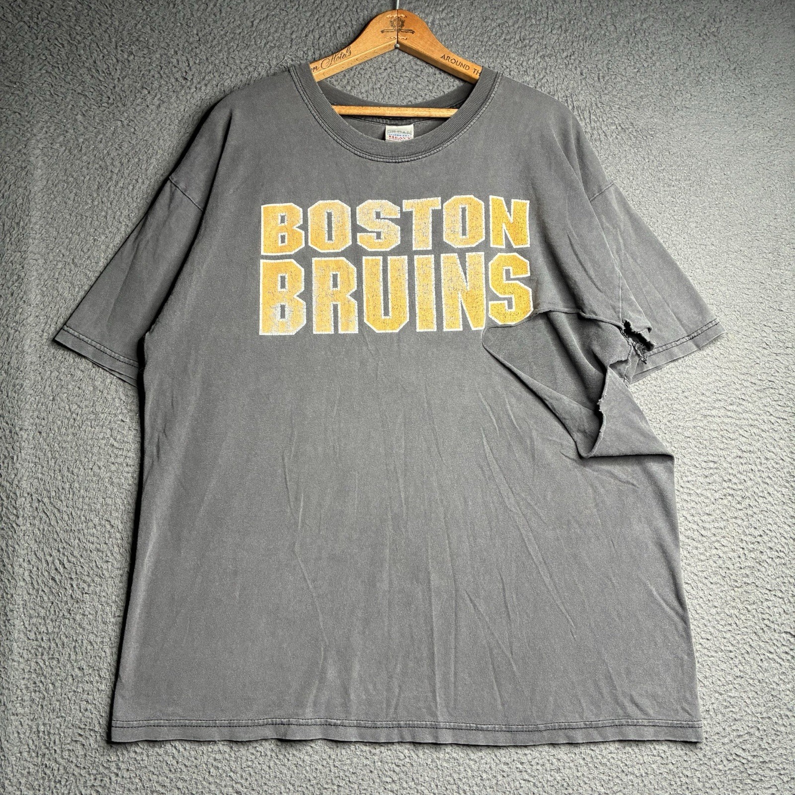 Vintage Boston Bruins XL T-shirt Worn Soft Grunge Burnout Thrashed Distressed Vintage Boston Bruins XL T-shirt Worn Soft Grunge Burnout Thrashed Distressed