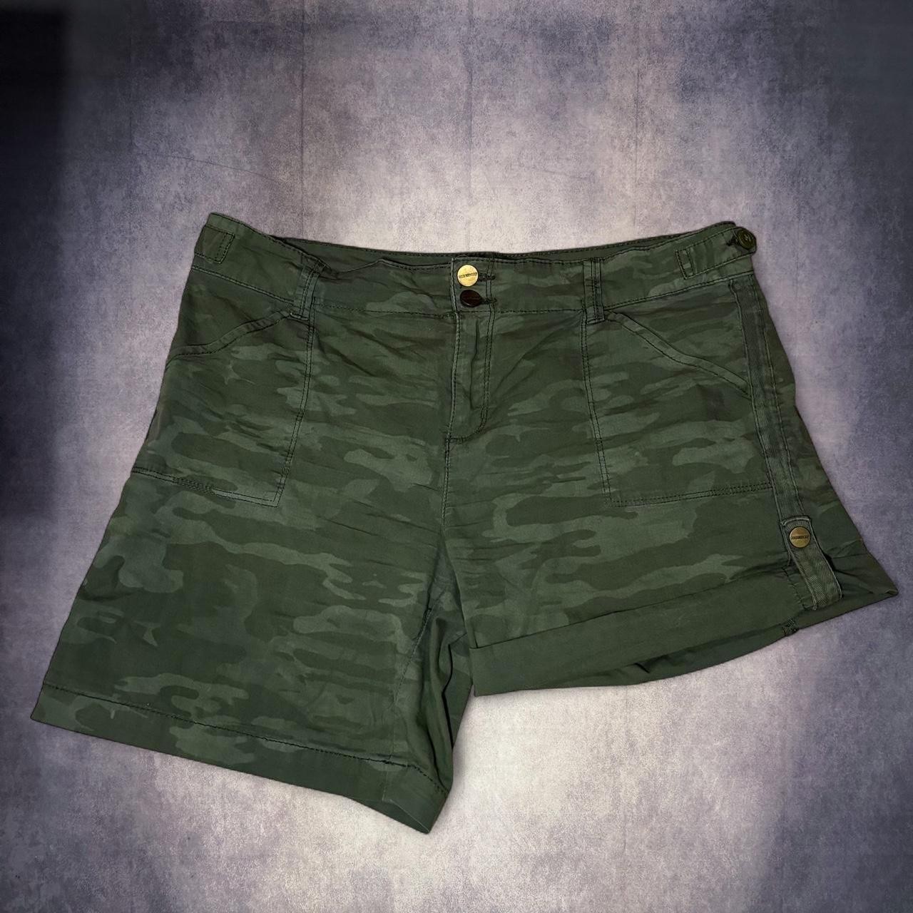 Sanctuary green camo shorts size 30 Sanctuary green camo shorts size 30