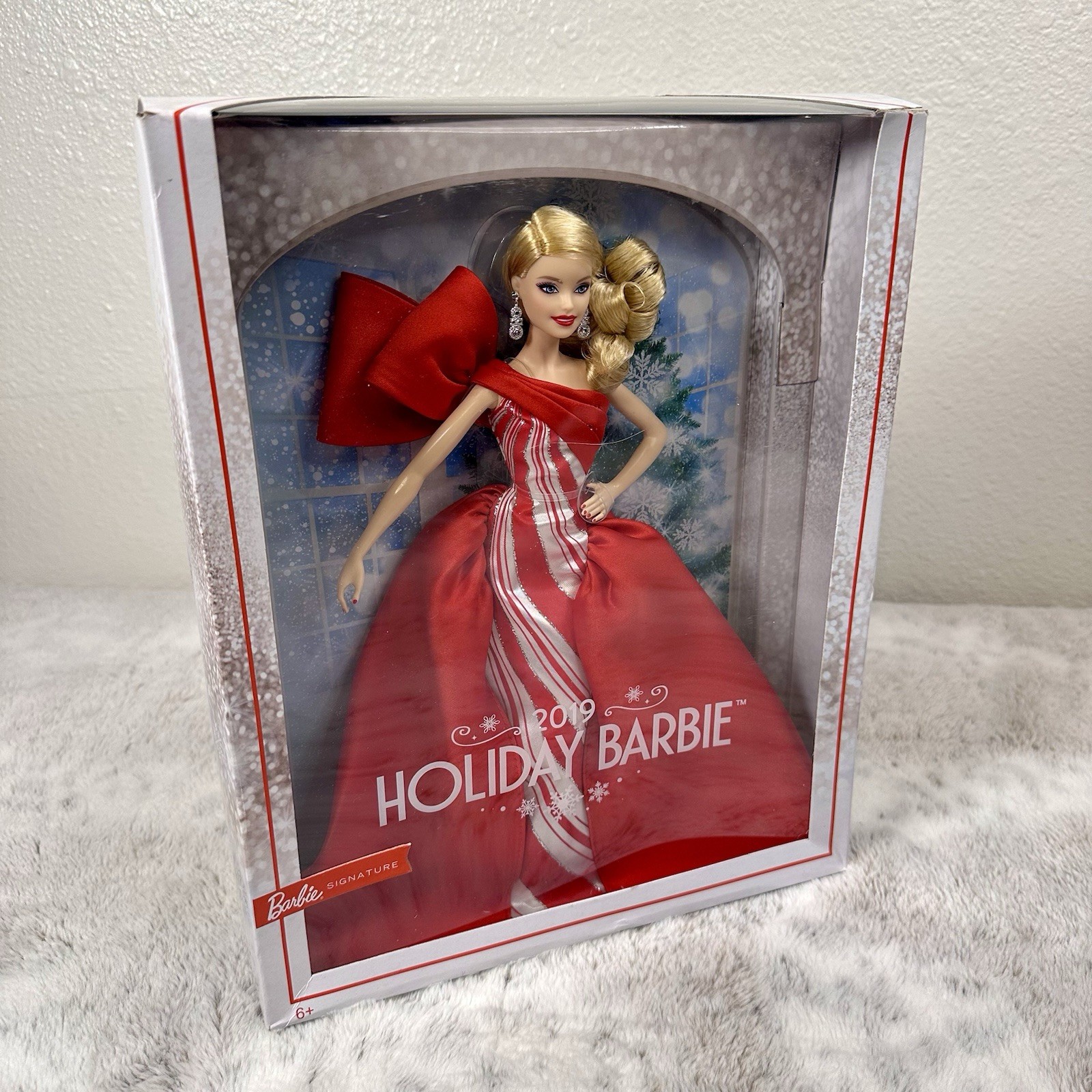 Barbie 2019 Holiday Signature Doll Blonde Mattel FXF01 - New In Box Sealed Barbie 2019 Holiday Signature Doll Blonde Mattel FXF01 - New In Box Sealed