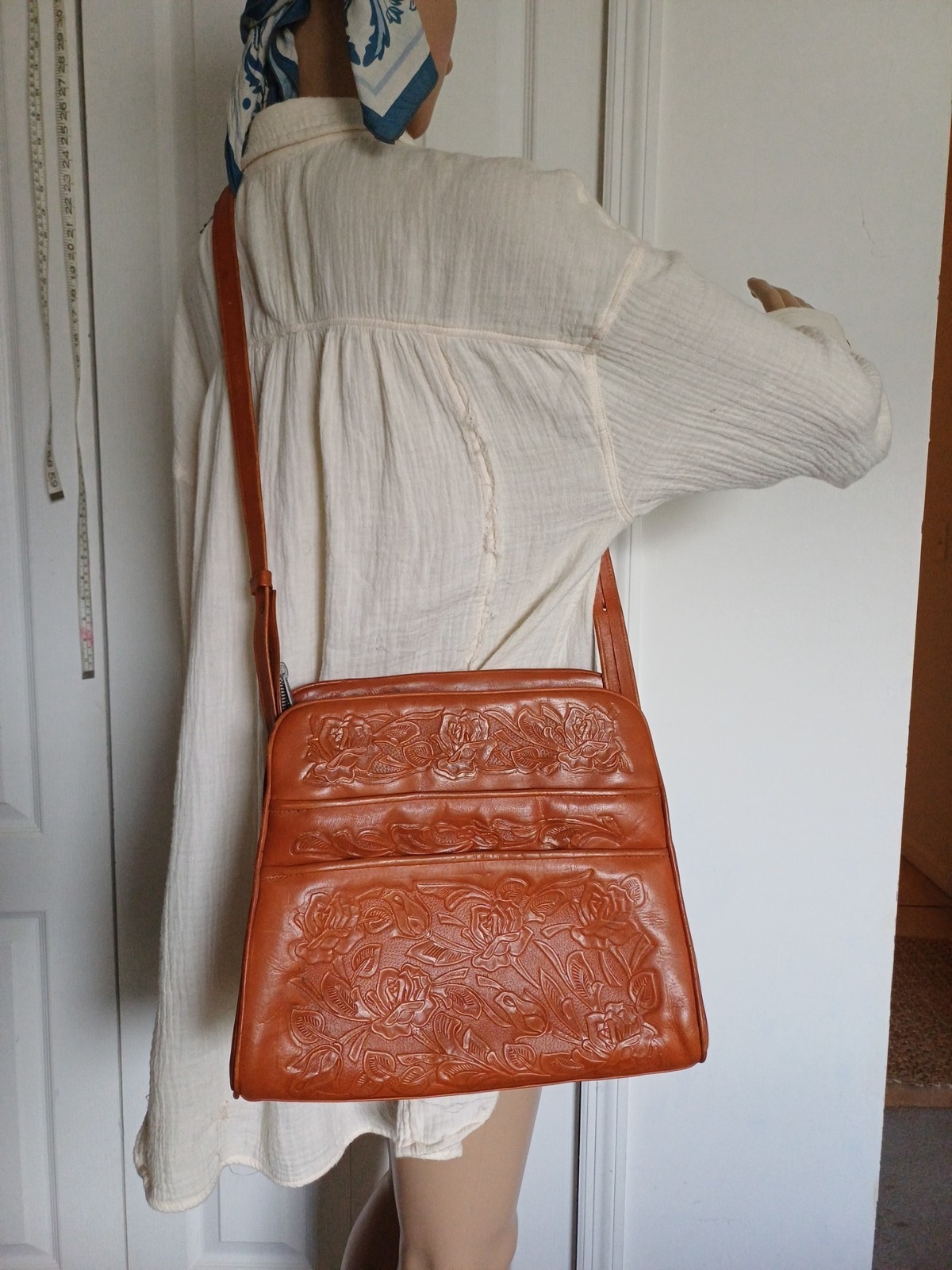 Vintage Hand Tooled Avelar\'s Boho Leather Bag Crossbody Brown Suede Lining