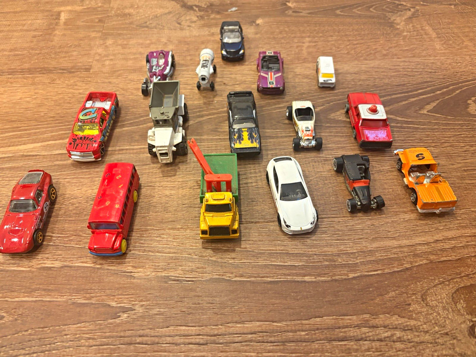 Hot Wheels Diecast Mixed Vehicle Lot Cars Trucks Bus Construction Red Blue