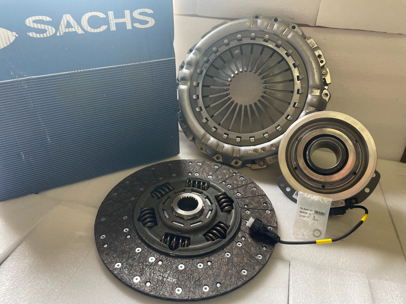 Genuine Sachs  I-SHIFT Clutch Kit  24670819 , 85002560, 23417523  For Volvo VNL