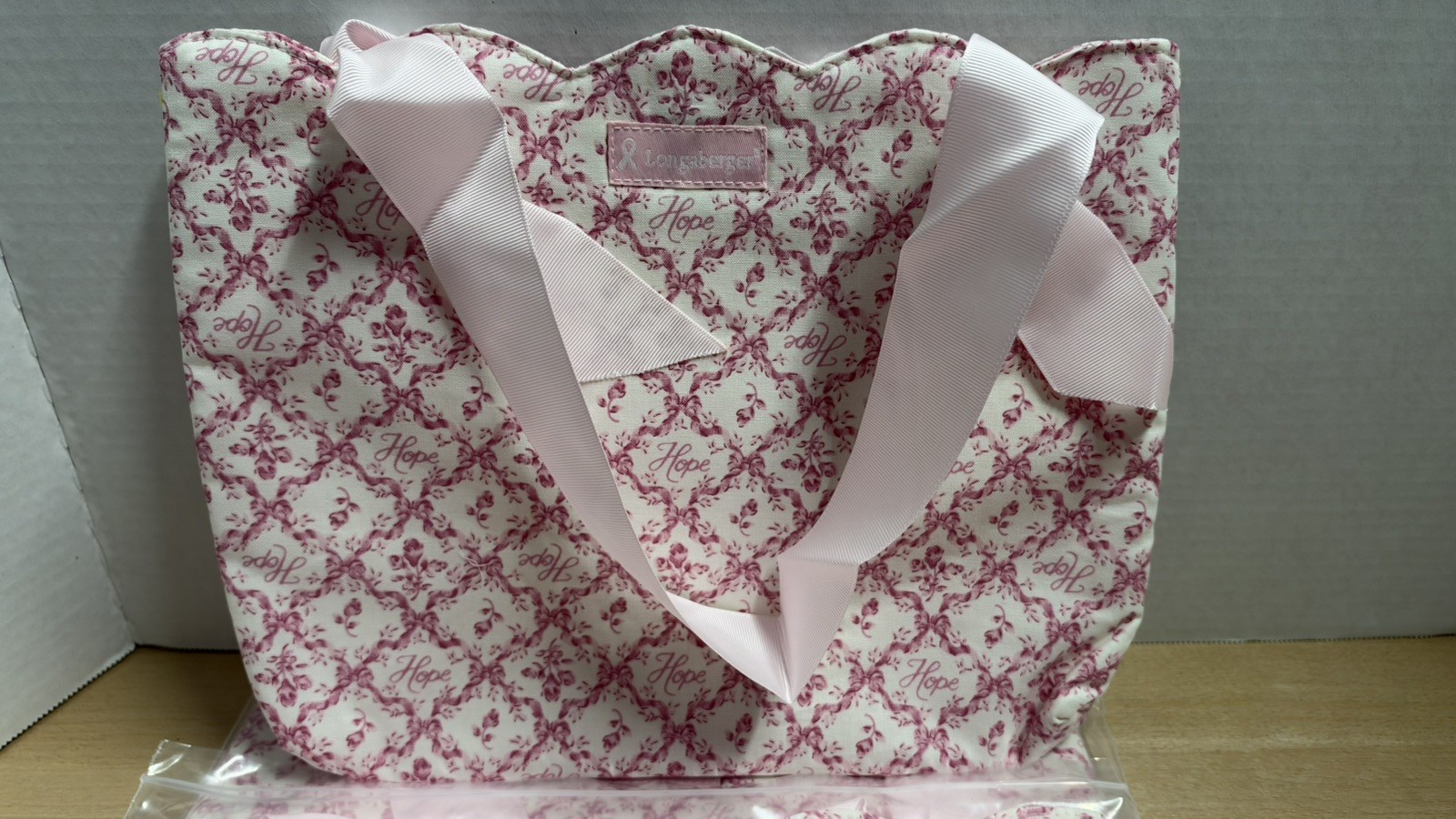 2009 Longaberger Horizon of Hope Tote Bag Pink/Wht Ribbon Handles 2009 Longaberger Horizon of Hope Tote Bag Pink/Wht Ribbon Handles