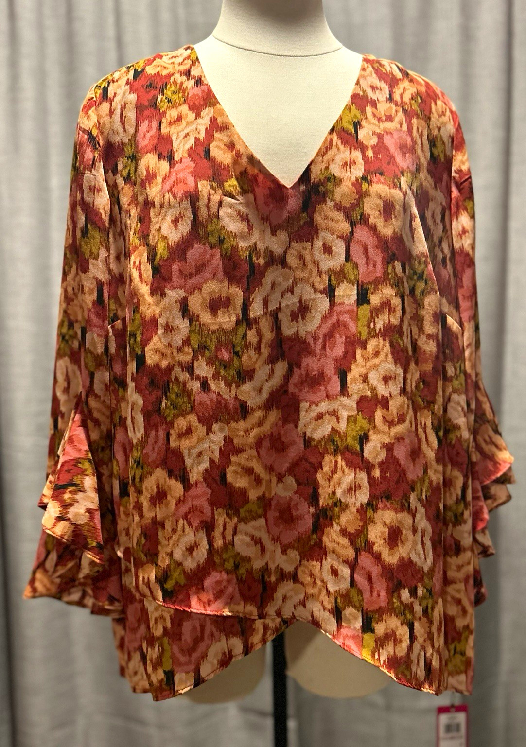 Vince Camuto Women’s Plus 1X Multicolor Floral V-Neck Ruffle Sleeve Blouse