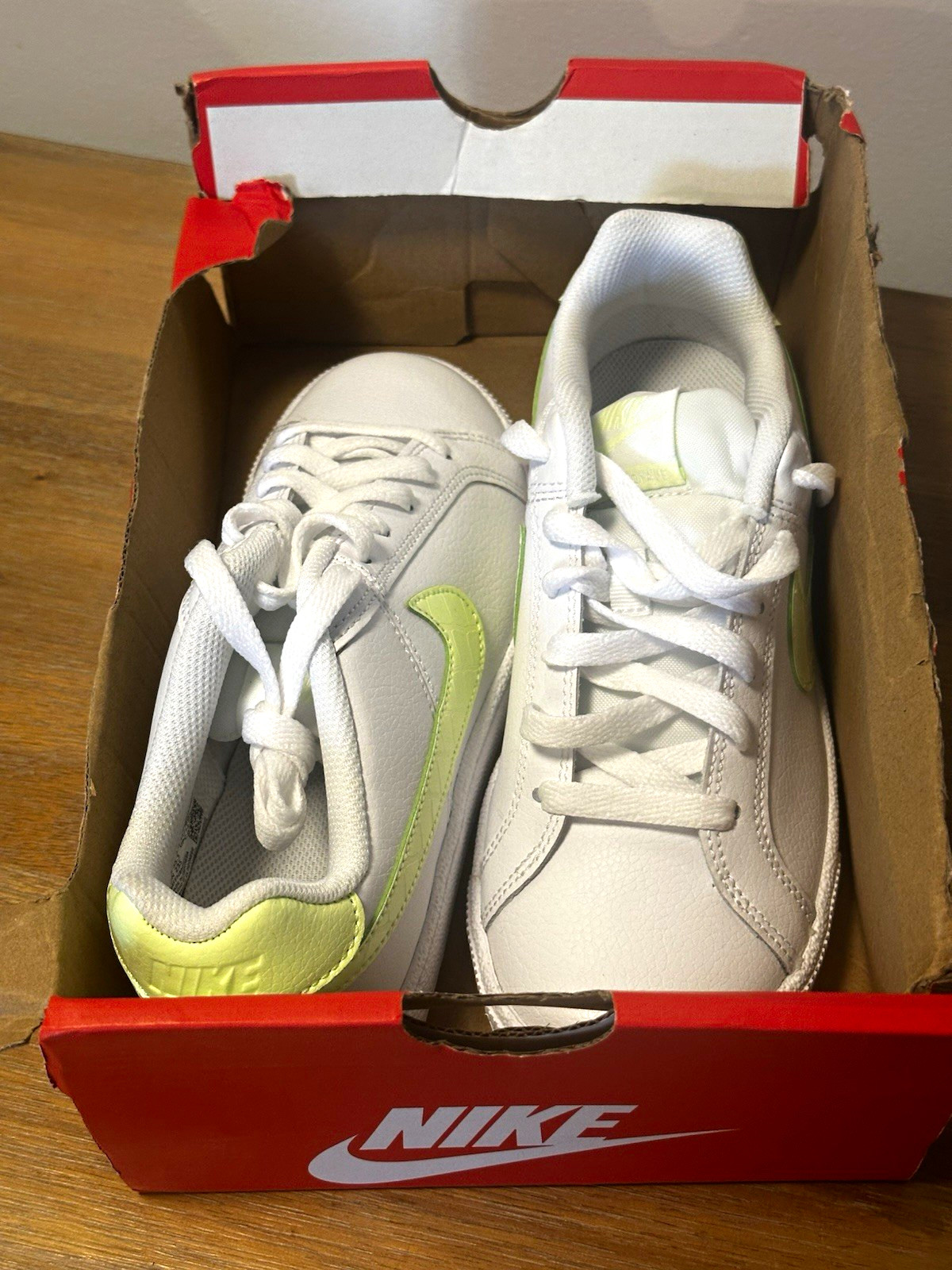 Nike Court Royale Women’s Leather Sneakers White/Barely Volt US 6.5 749867-121 Nike Court Royale Women’s Leather Sneakers White/Barely Volt US 6.5 749867-121