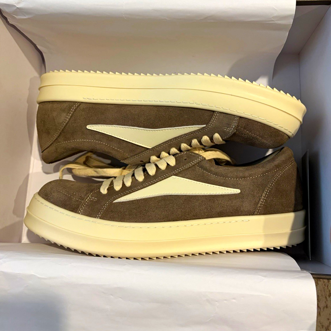 Rick Owens Men\'s US 11 Brown Suede Lace-Up Low Top Sneakers Beige Sole Rick Owens Men\'s US 11 Brown Suede Lace-Up Low Top Sneakers Beige Sole