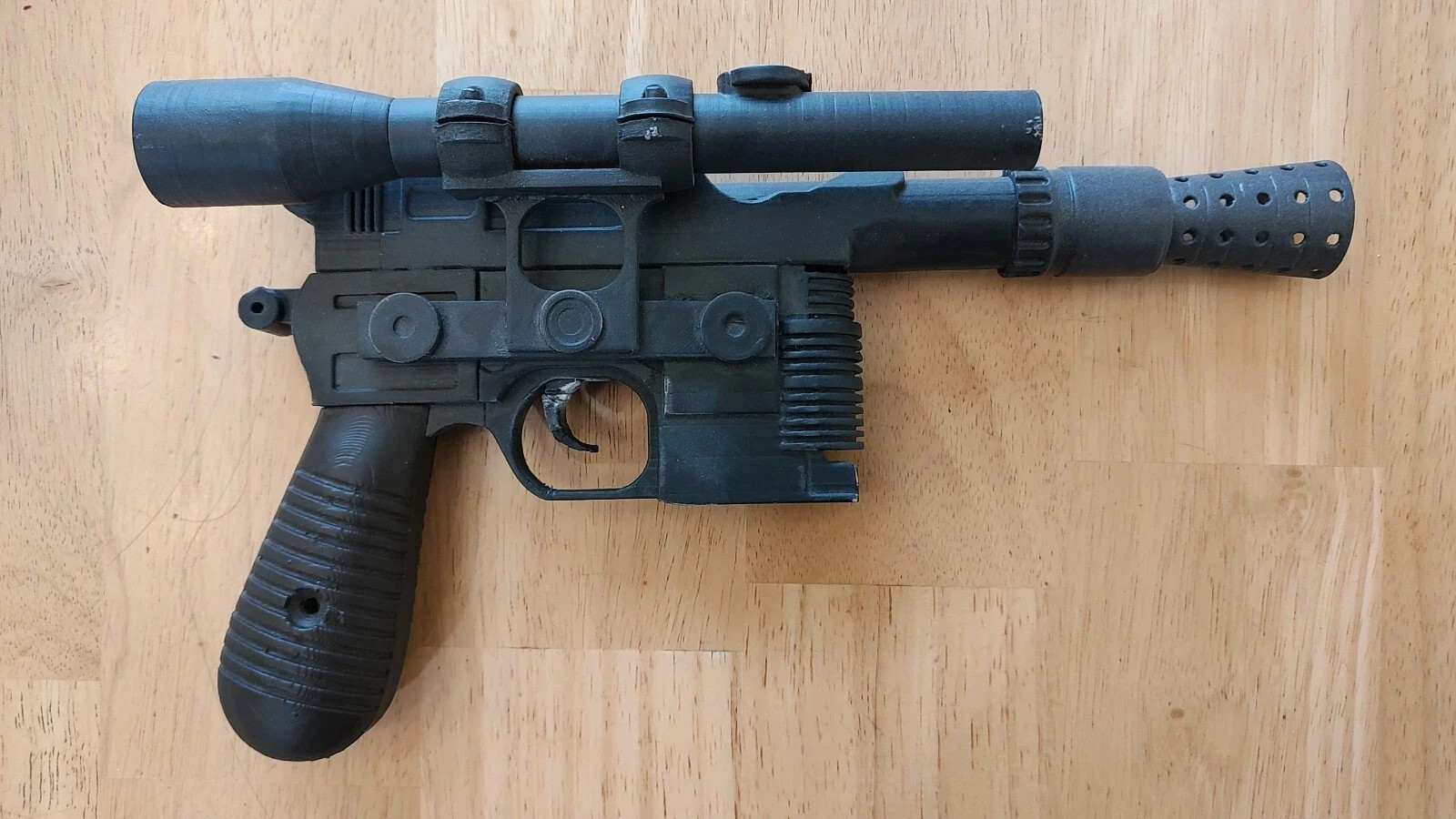 Han Solo style Blaster DL-44 Star Wars Cosplay fully Assembled Han Solo style Blaster DL-44 Star Wars Cosplay fully Assembled