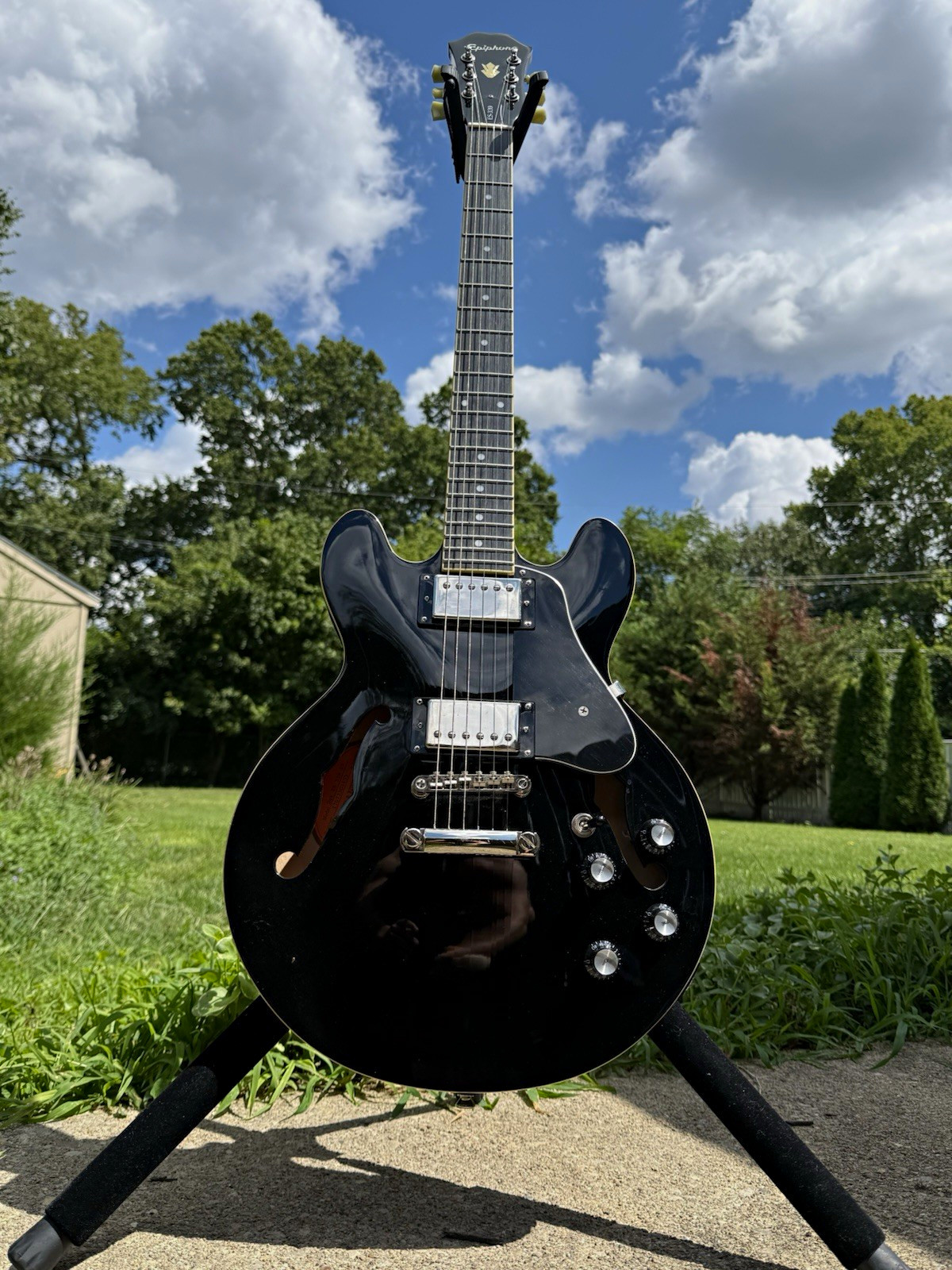 Epiphone ES-339 Black Semi-Hollow Electric Guitar Right-Handed 6-String Epiphone ES-339 Black Semi-Hollow Electric Guitar Right-Handed 6-String