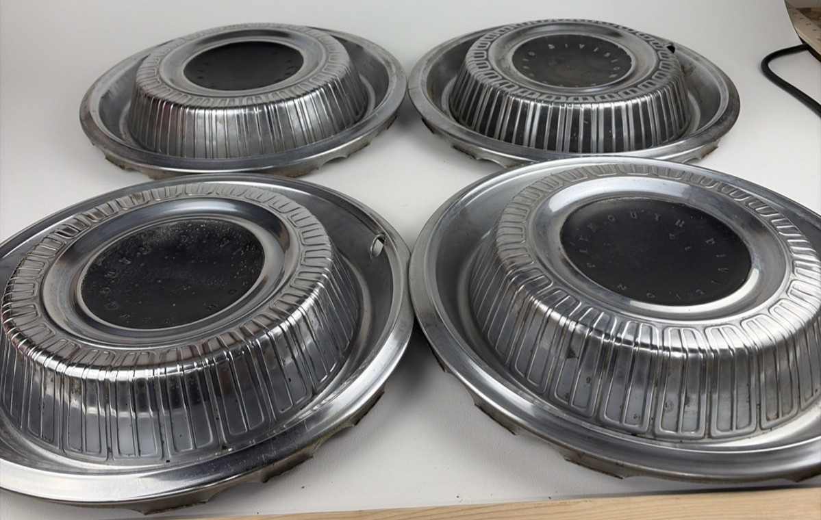 Vintage 1969 Plymouth Barracuda Road Runner Wheel Cover Hub Caps 15\ Vintage 1969 Plymouth Barracuda Road Runner Wheel Cover Hub Caps 15\