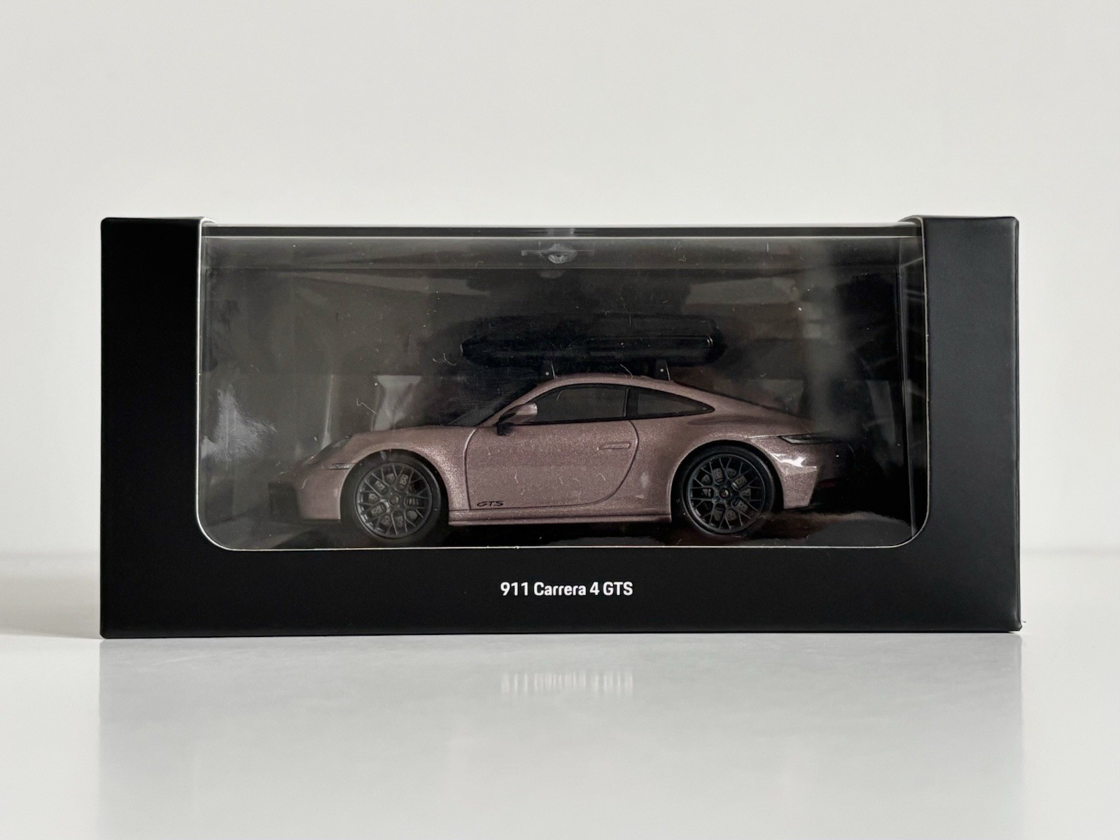 Super Rare 1:43 Minichamps Porsche 911 Carrera 4 GTS Roof box Limited Edition