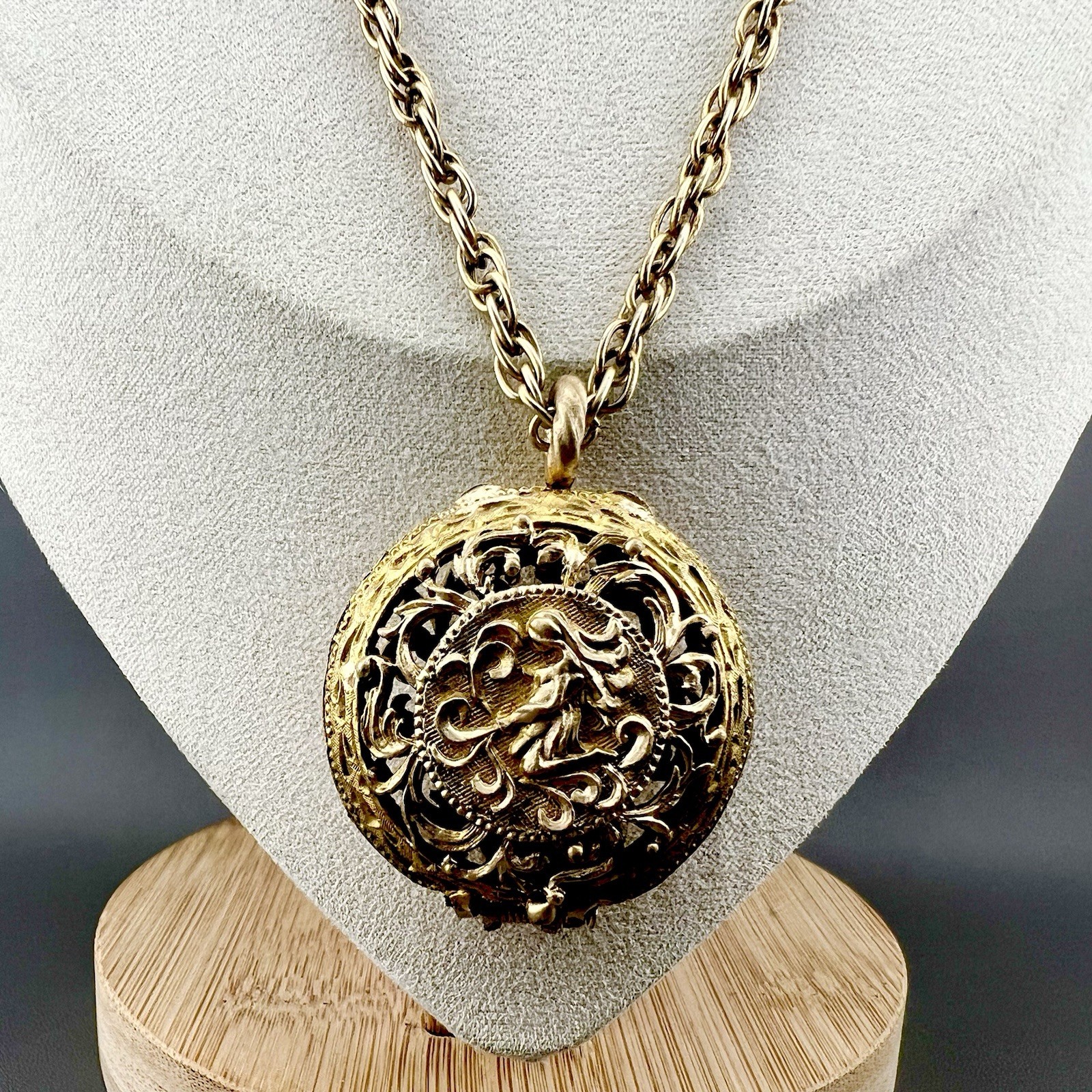 Vintage Locket Necklace Openwork Filigree Pendant Zodiac Aquarius Gold Tone 24”